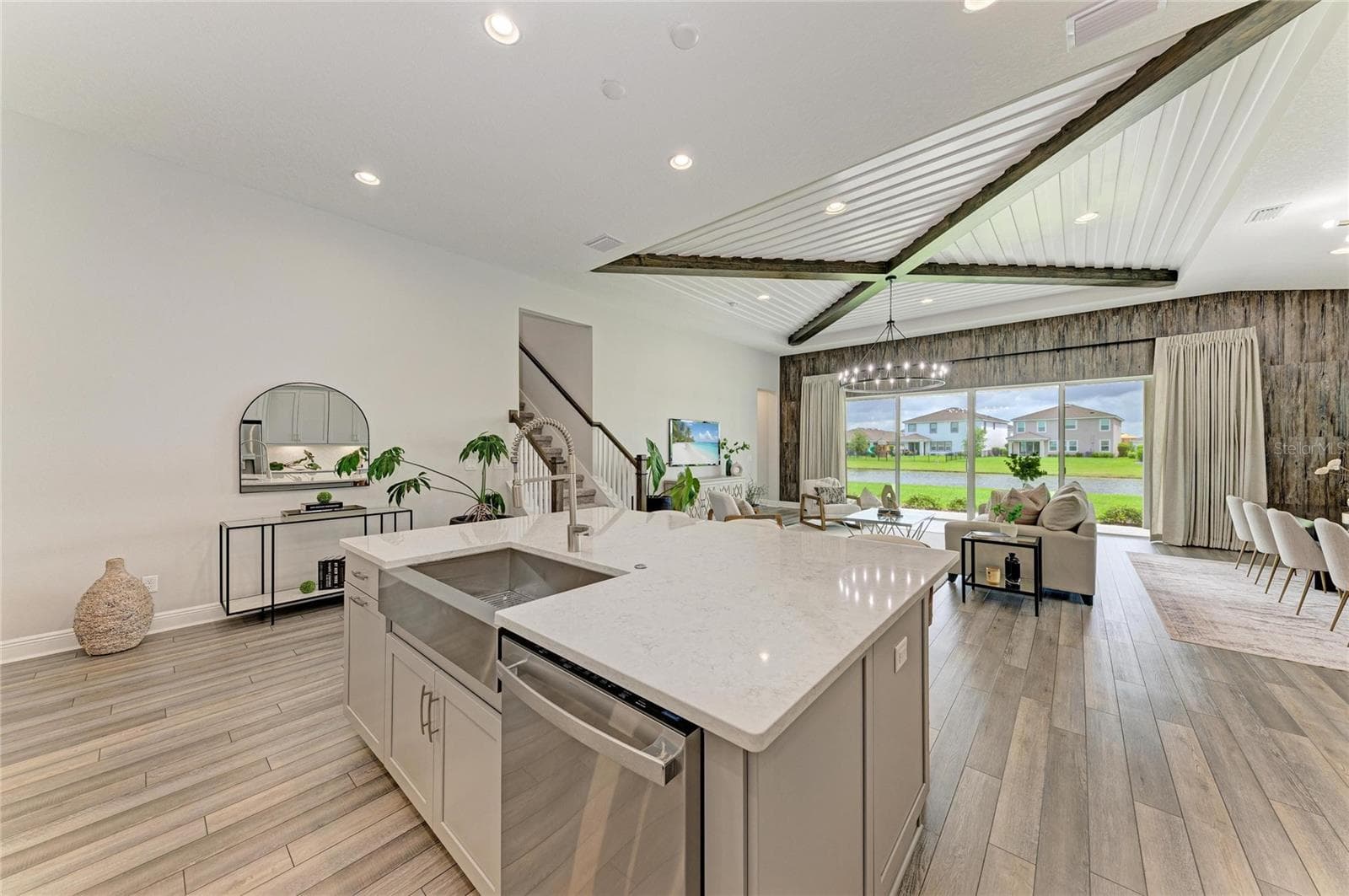 Oversized center island with seating and abundant storage - 17725 ROOST PL, LAKEWOOD RANCH