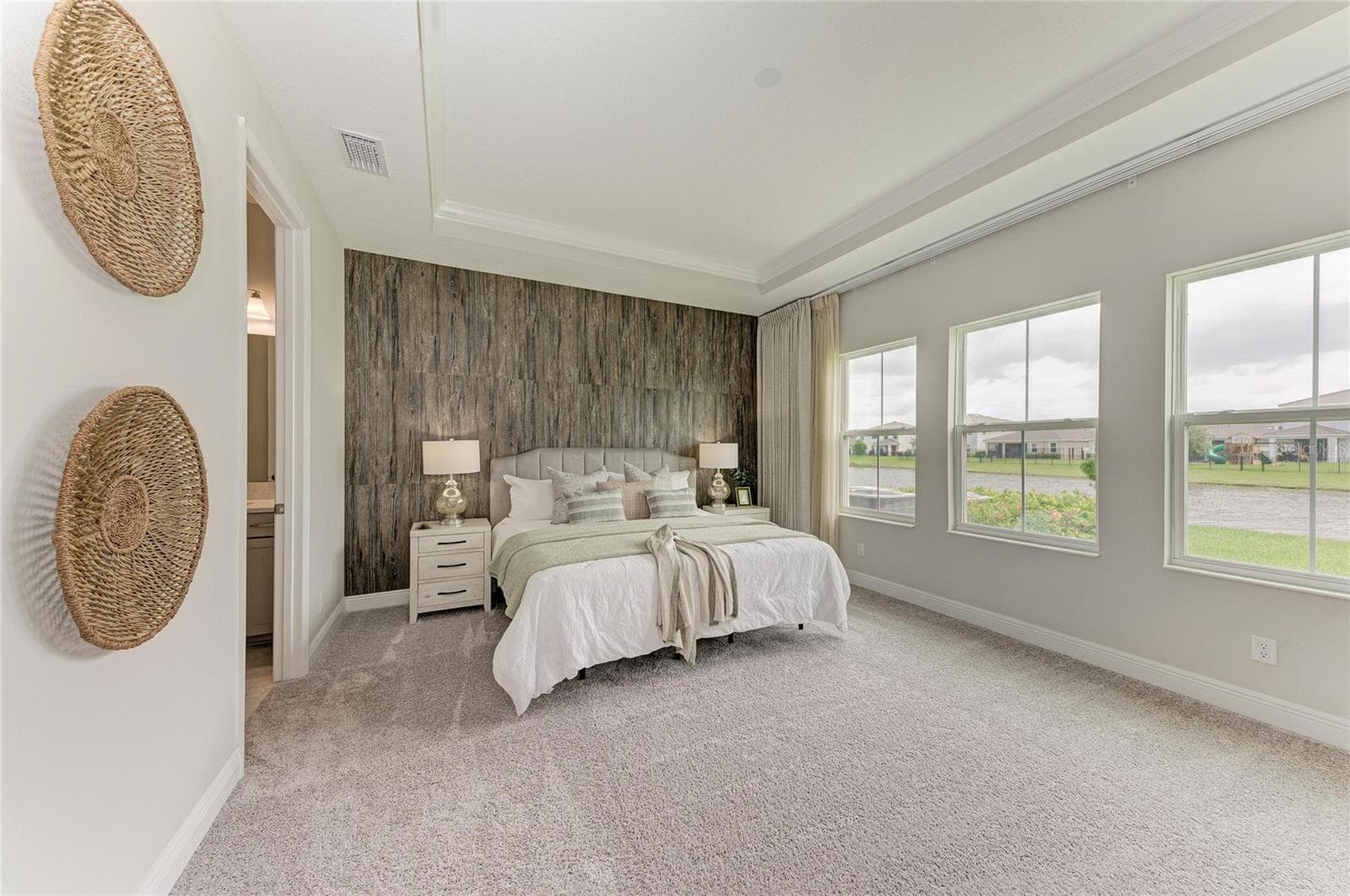 Luxurious first-floor owner's retreat - 17725 ROOST PL, LAKEWOOD RANCH