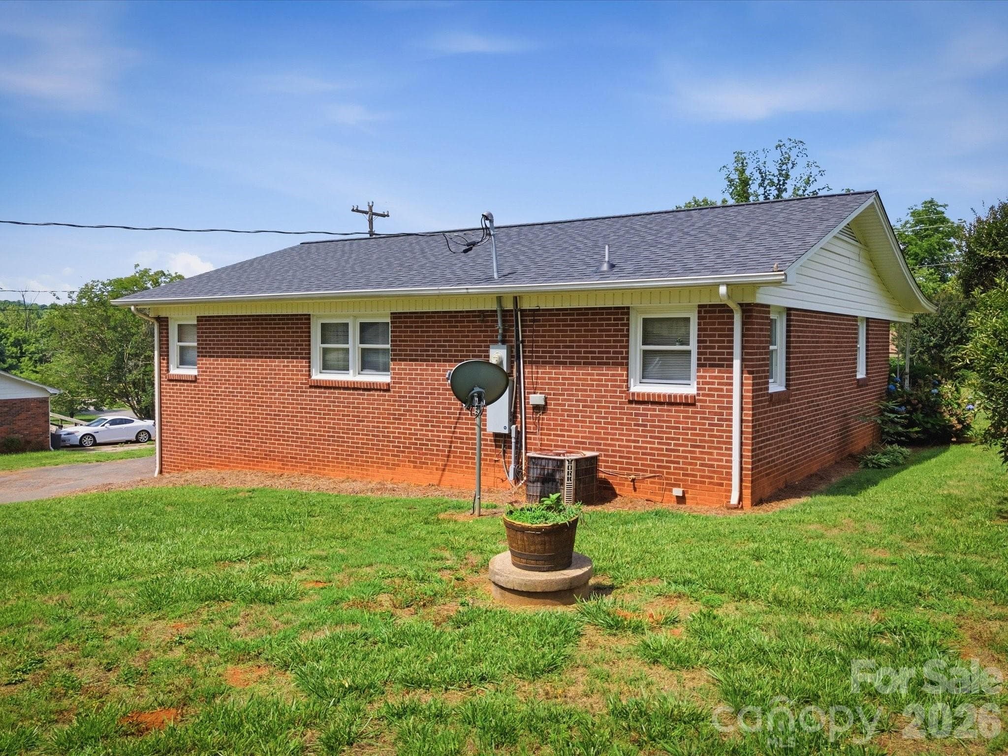 Single Family Residence at 132 Starmount Circle, Morganton, photo 5 of 31