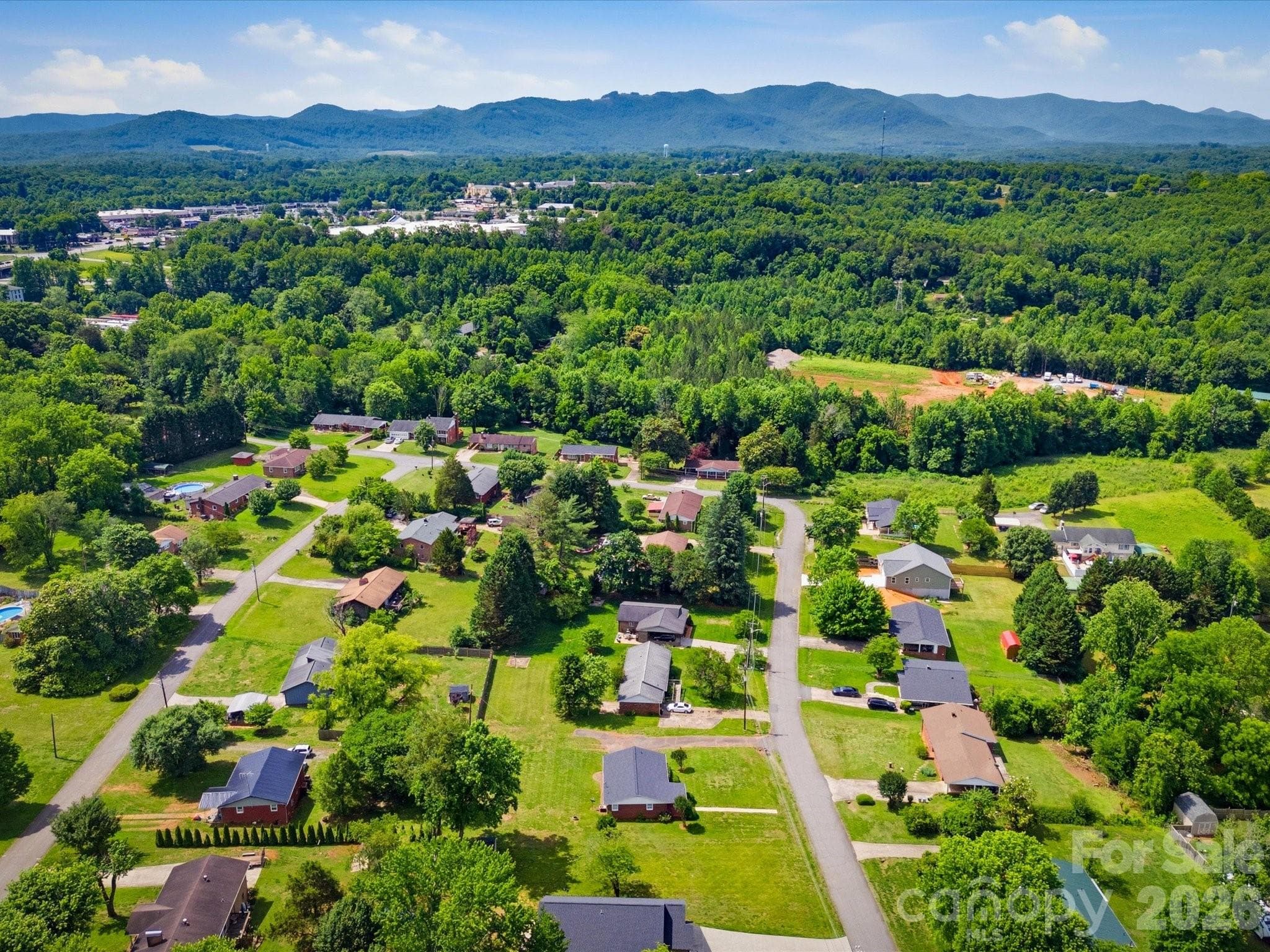 Single Family Residence at 132 Starmount Circle, Morganton, photo 12 of 31