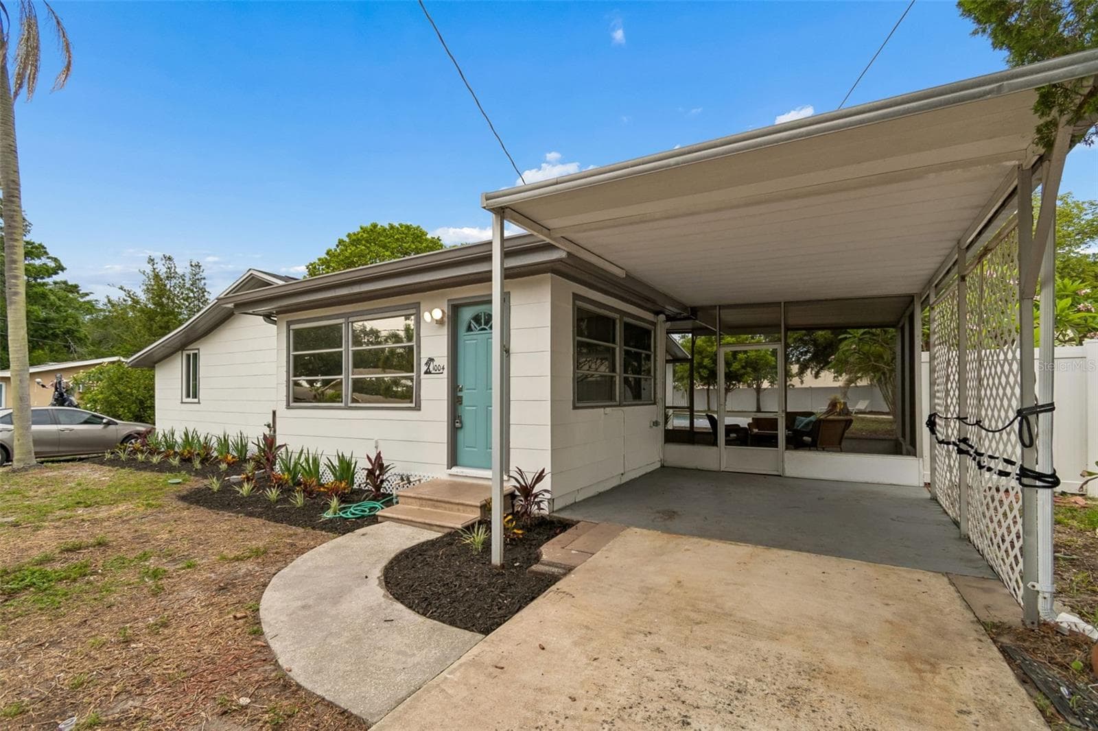 Single Family Residence at 1004 WASHINGTON AVE, LARGO, photo 3 of 21