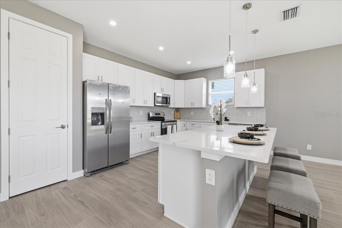stainless appliances + island - 2683 HOPWOOD RD, NORTH PORT