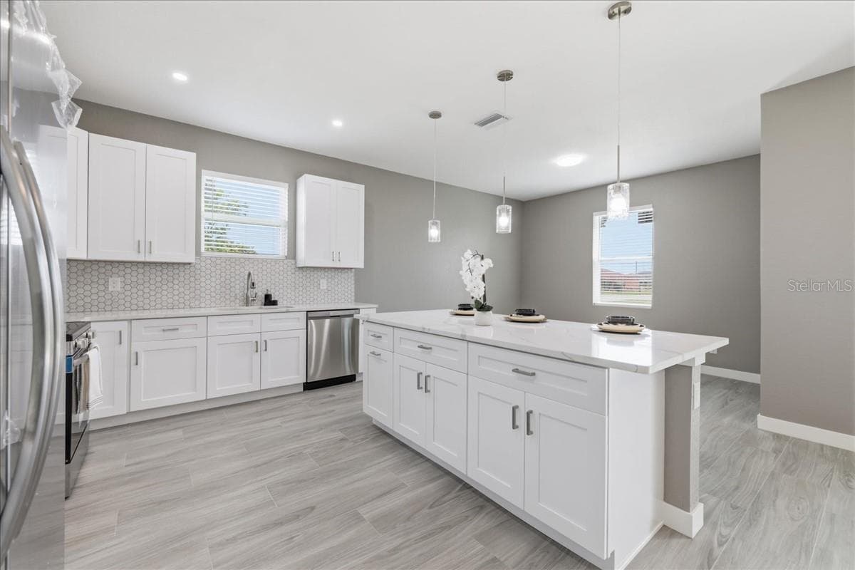Kitchen Island - 2683 HOPWOOD RD, NORTH PORT