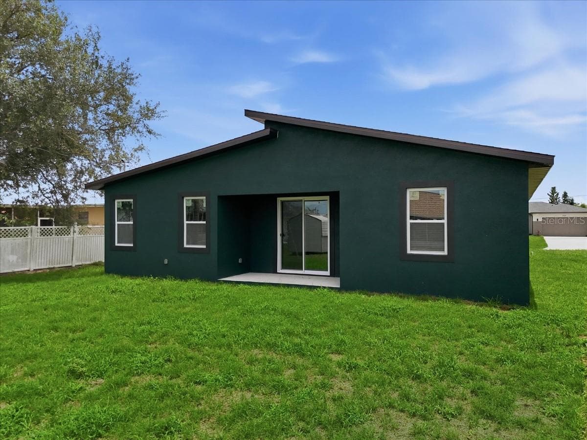 patio - 2683 HOPWOOD RD, NORTH PORT