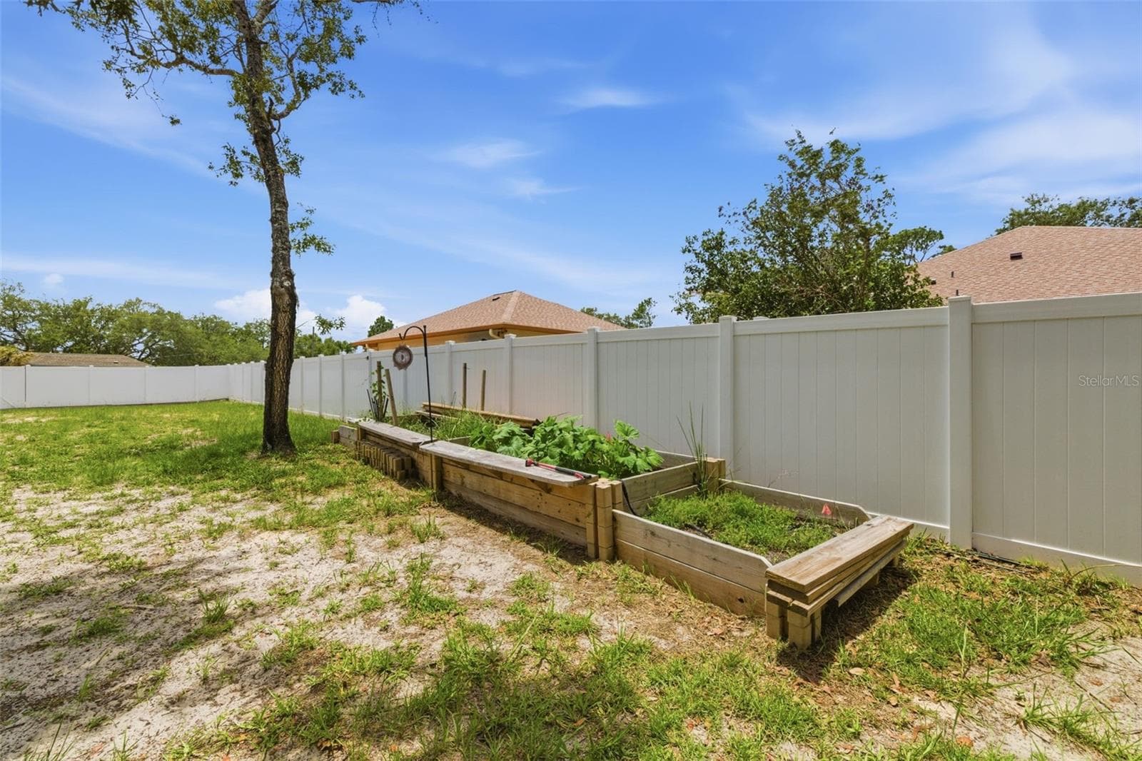 Single Family Residence at 11145 MOUNTAIN MOCKINGBIRD RD, WEEKI WACHEE, photo 10 of 84