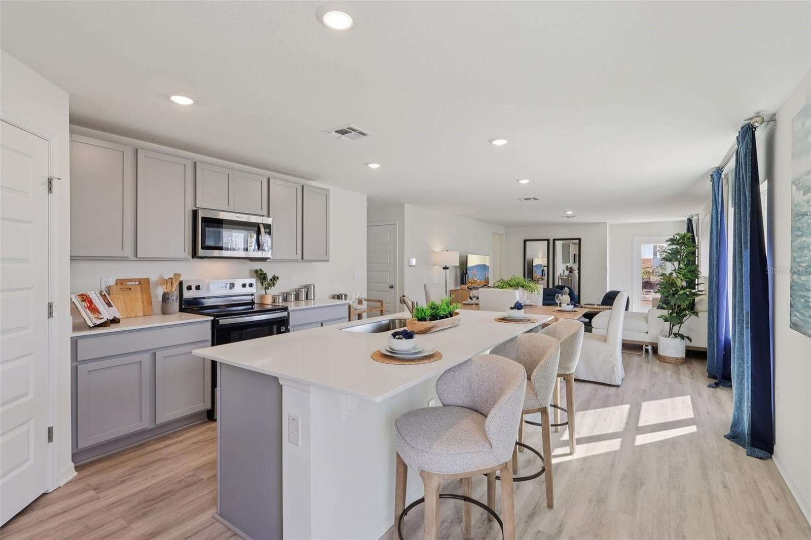 Single Family Residence at 1522 LAS PALMAS ST, LAKELAND, photo 3 of 24