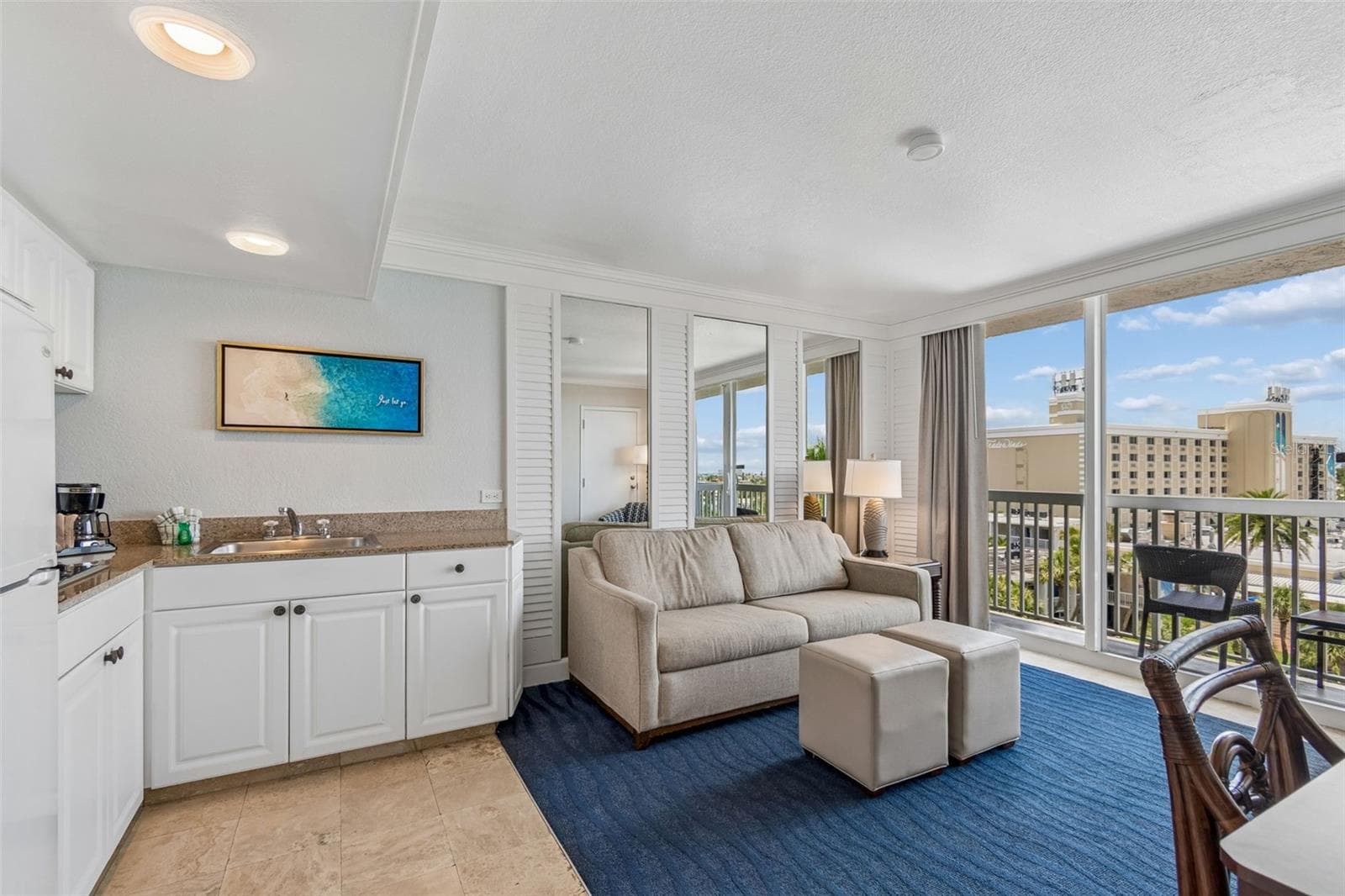 Kitchenette with fridge, freezer & cooktop - 5500 GULF BLVD #6241, ST PETE BEACH