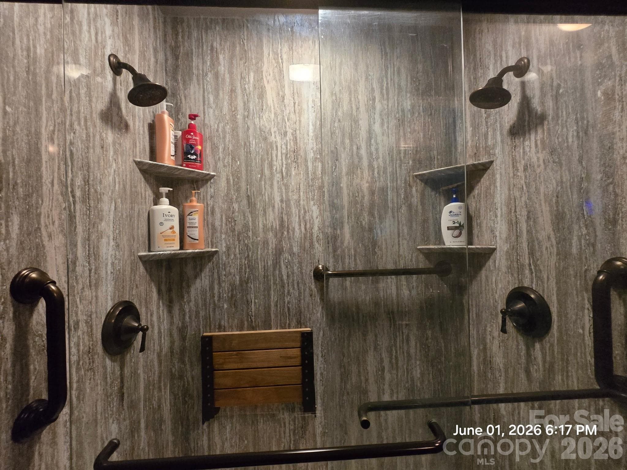Shower with two shower heads and bench - Chester