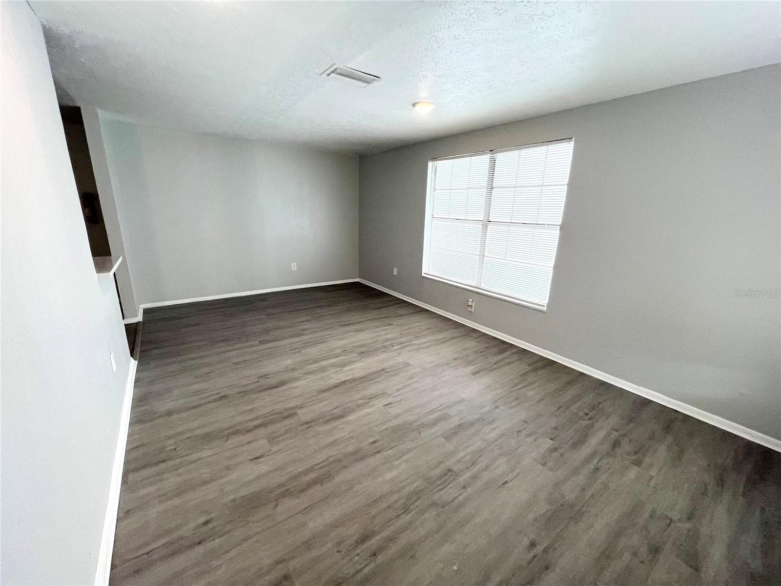 Sitting Room - 4220 E POWHATAN AVE, TAMPA