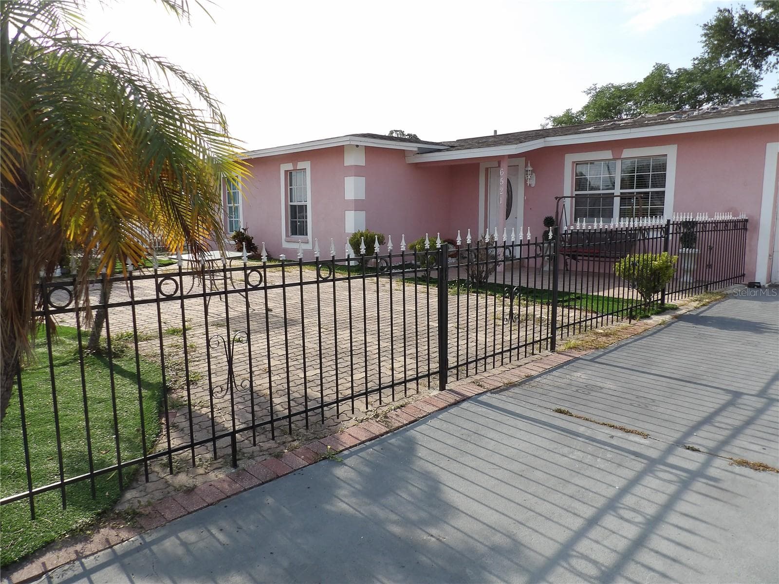 Single Family Residence at 6521 W HANNA AVE, TAMPA, photo 5 of 15