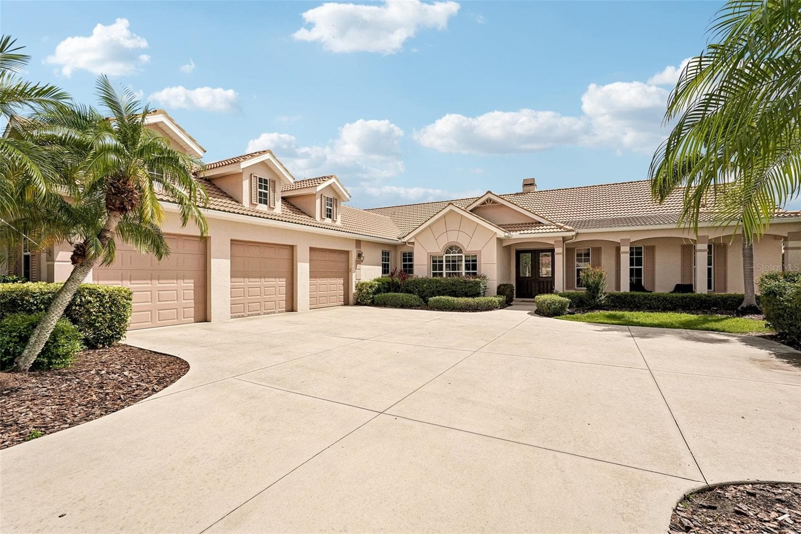 Single Family Residence at 6615 BUTLERS CREST DR, BRADENTON, photo 2 of 57