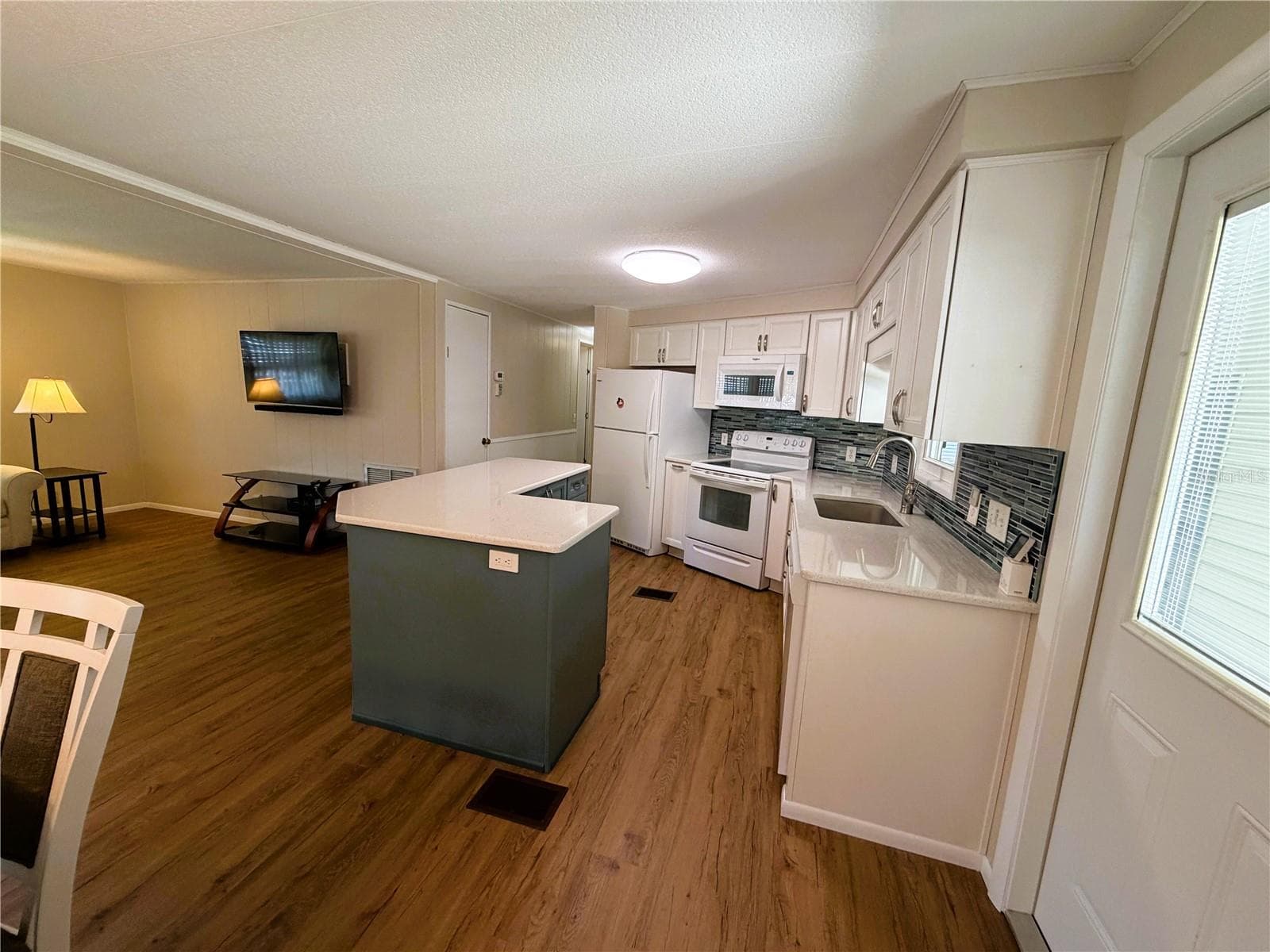 Mobile Home at 101 MARIGOLD ST, LEESBURG, photo 5 of 58
