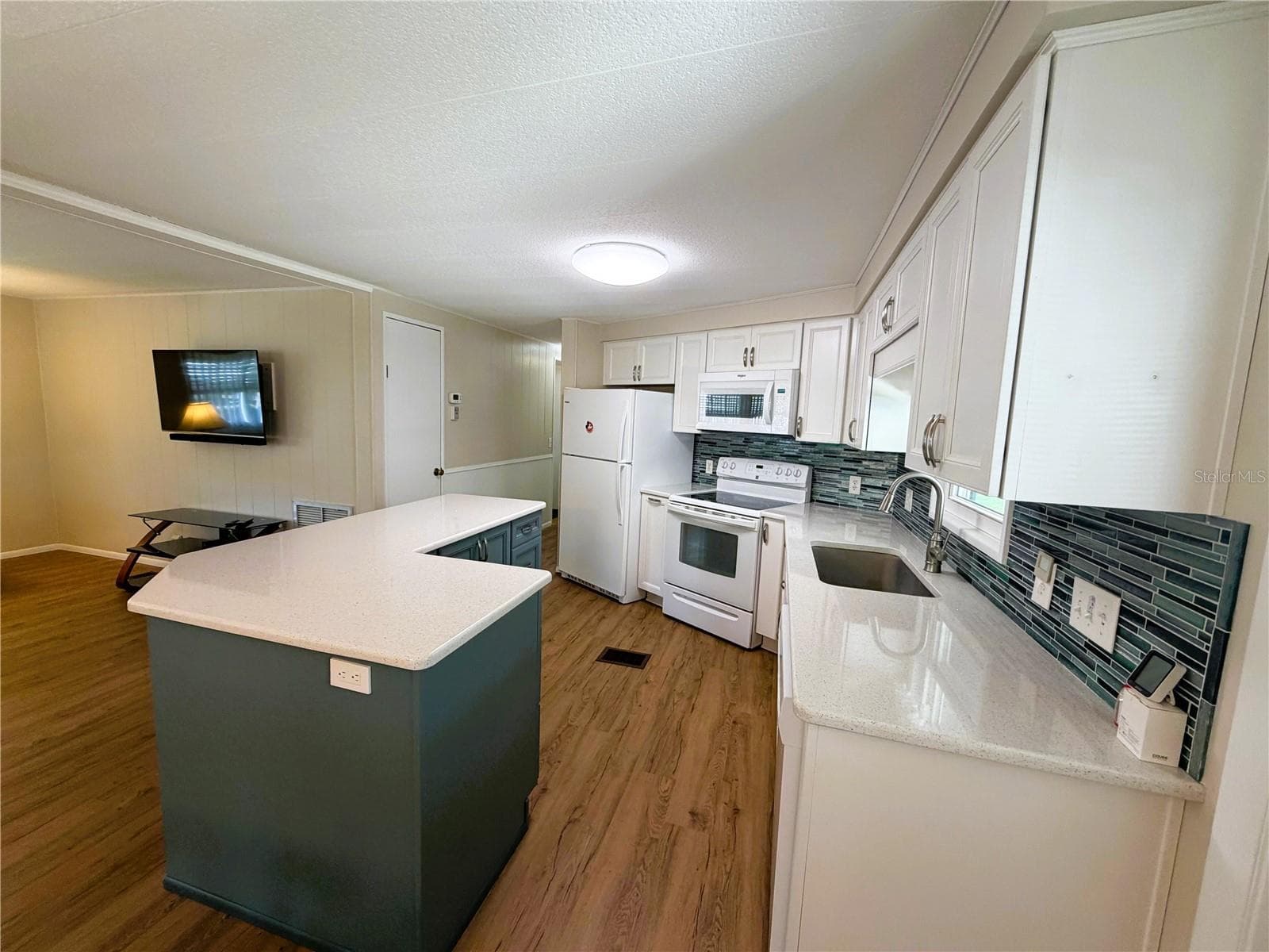 Mobile Home at 101 MARIGOLD ST, LEESBURG, photo 7 of 58
