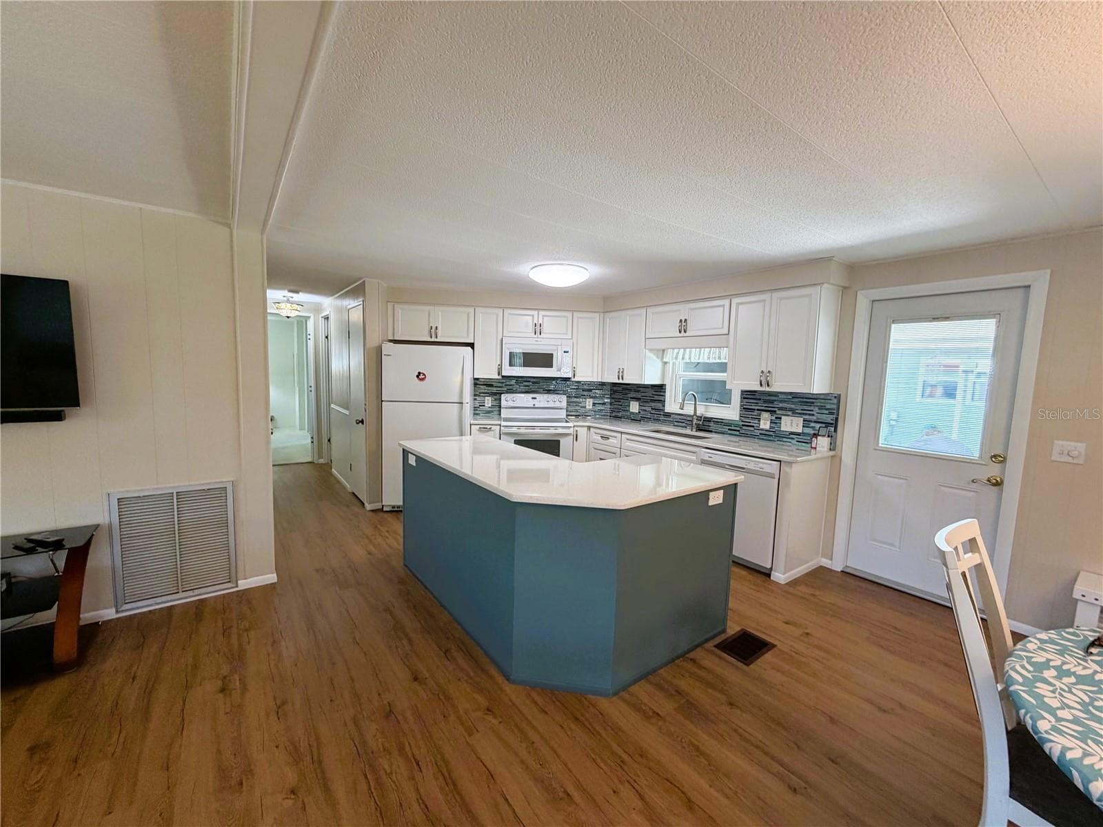 Mobile Home at 101 MARIGOLD ST, LEESBURG, photo 12 of 58