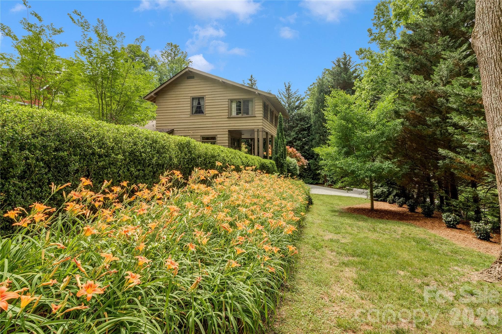 Lower Yard - 75 Charles Street, Saluda