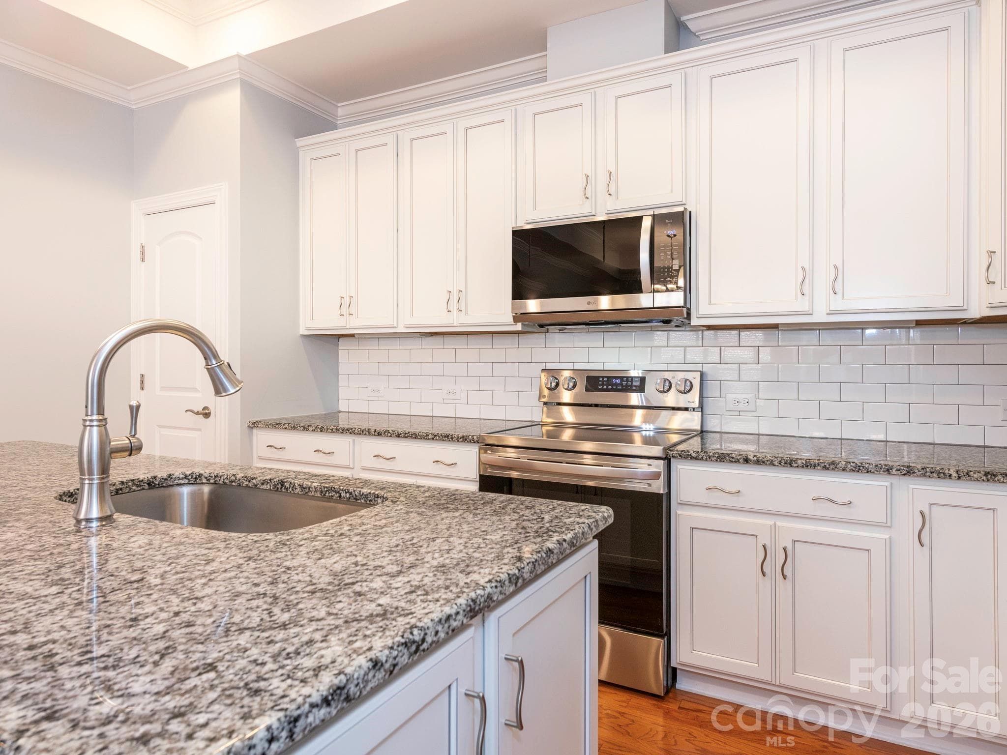 Beautiful granite counter tops and stainless appliances - 4534 Ideal Way, Harrisburg