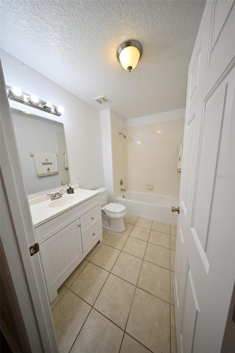 Single Family Residence at 27326 ORCHID GLADE ST, LEESBURG, photo 15 of 53