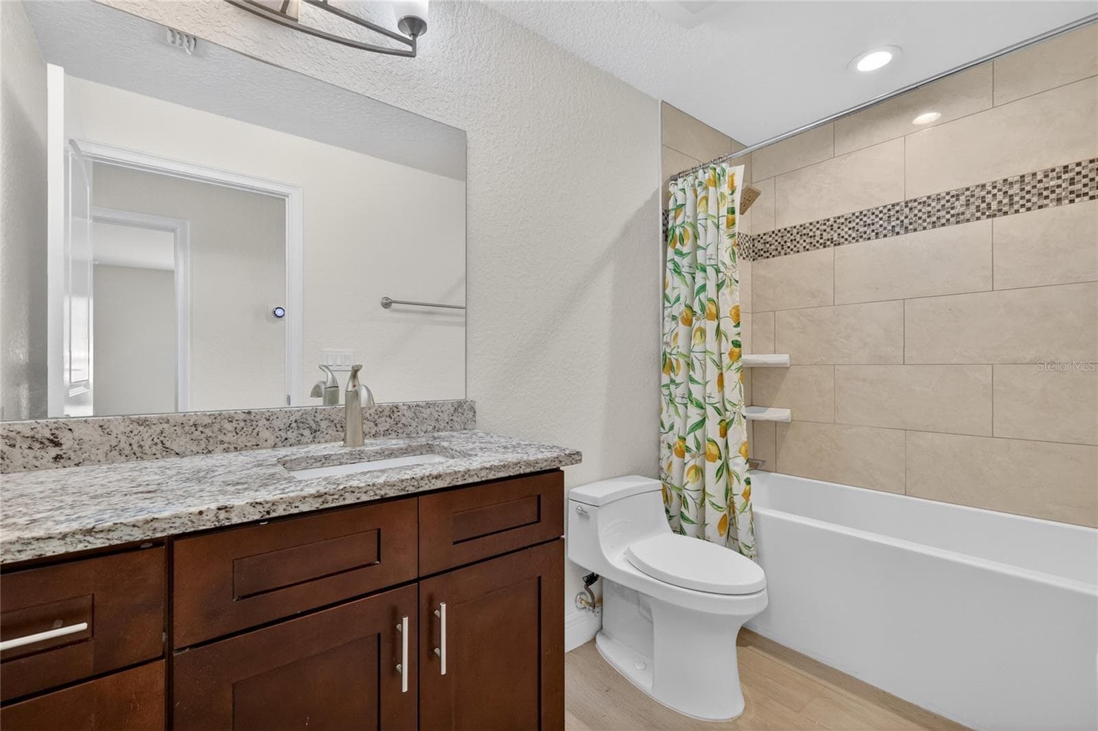 Second Bathroom - 12591 NE 49TH DR, OXFORD