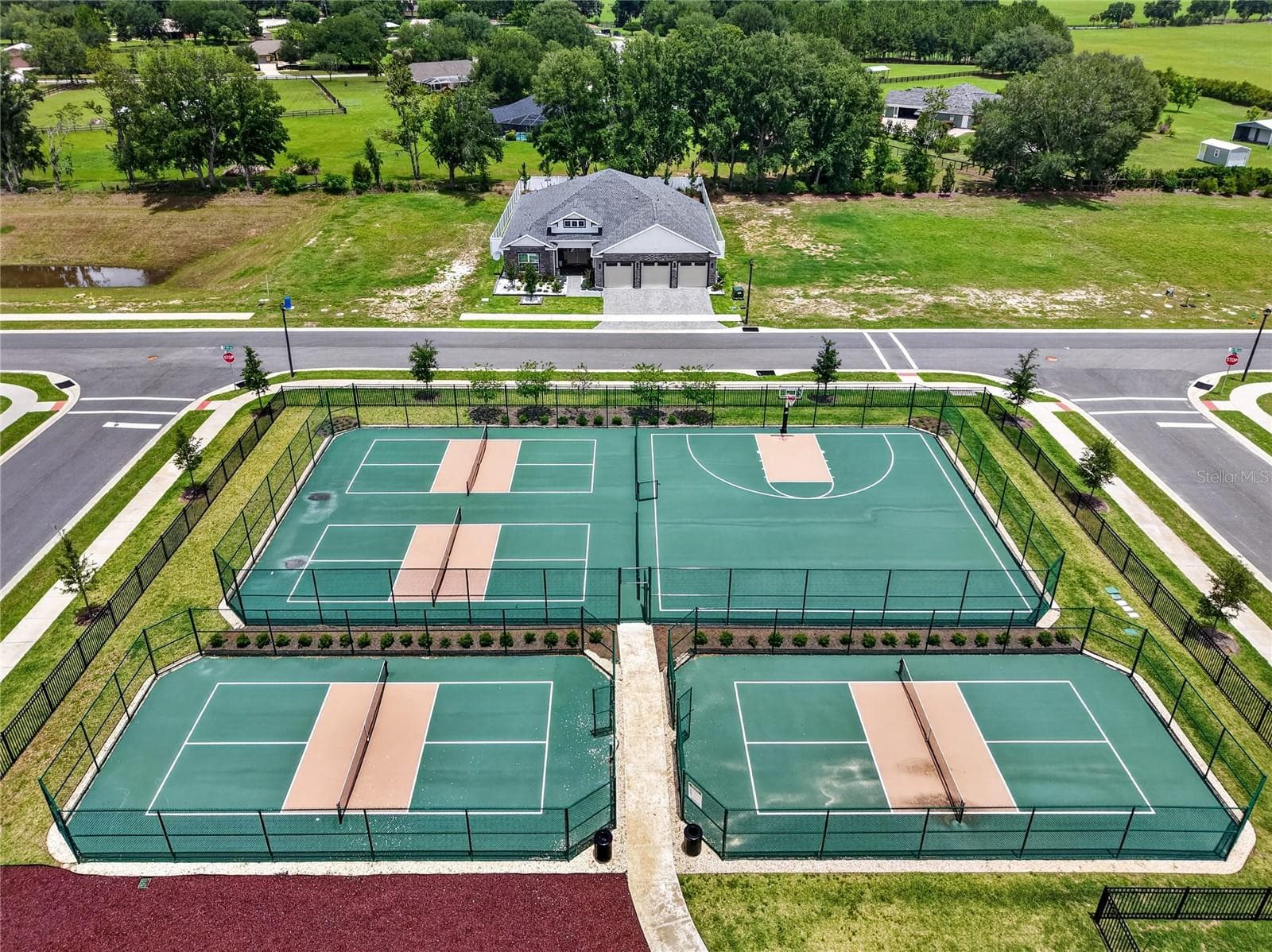 Nearby Neighborhood Amenities - 12591 NE 49TH DR, OXFORD