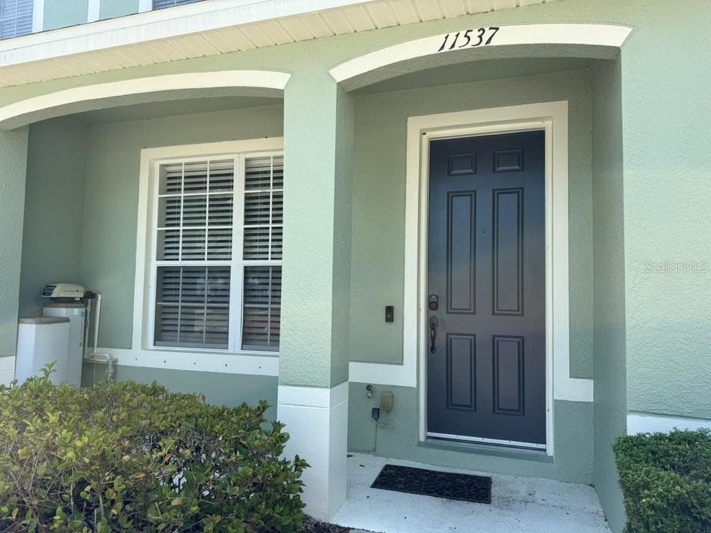 Townhouse at 11537 DECLARATION DR, TAMPA, photo 3 of 24