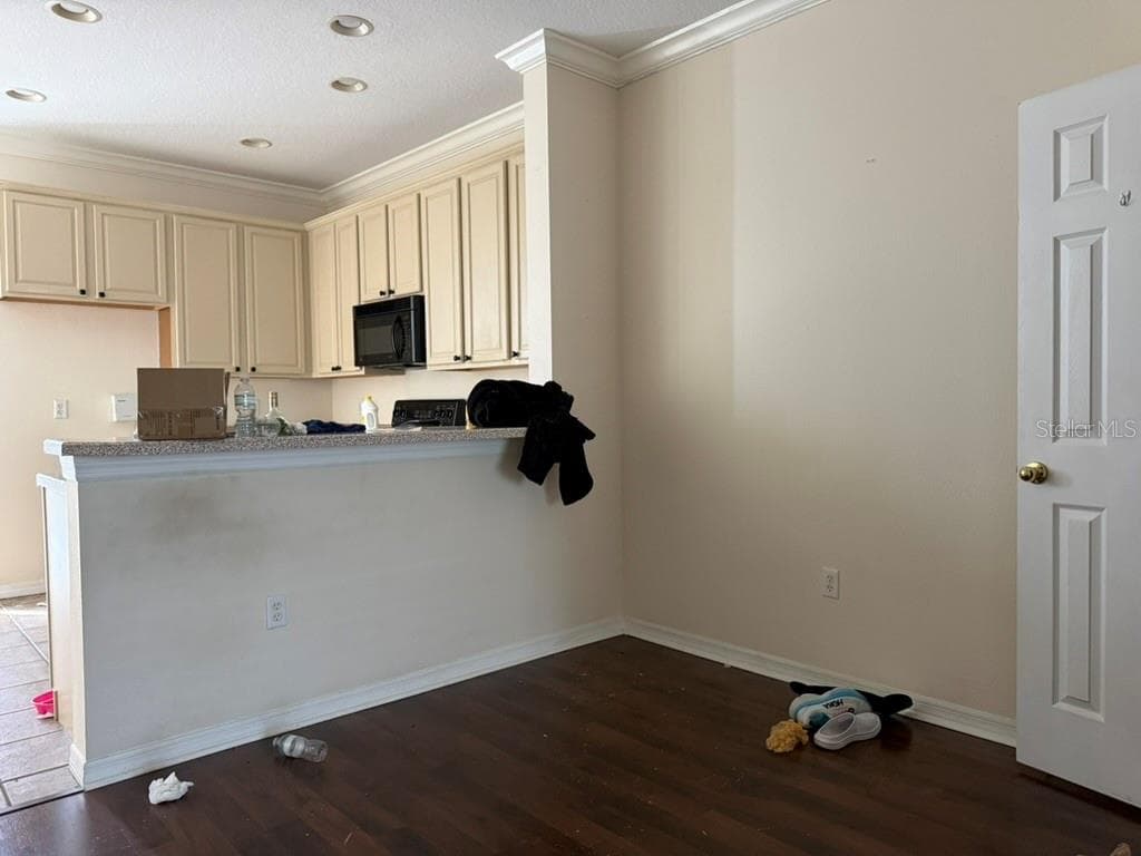 Townhouse at 11537 DECLARATION DR, TAMPA, photo 5 of 24