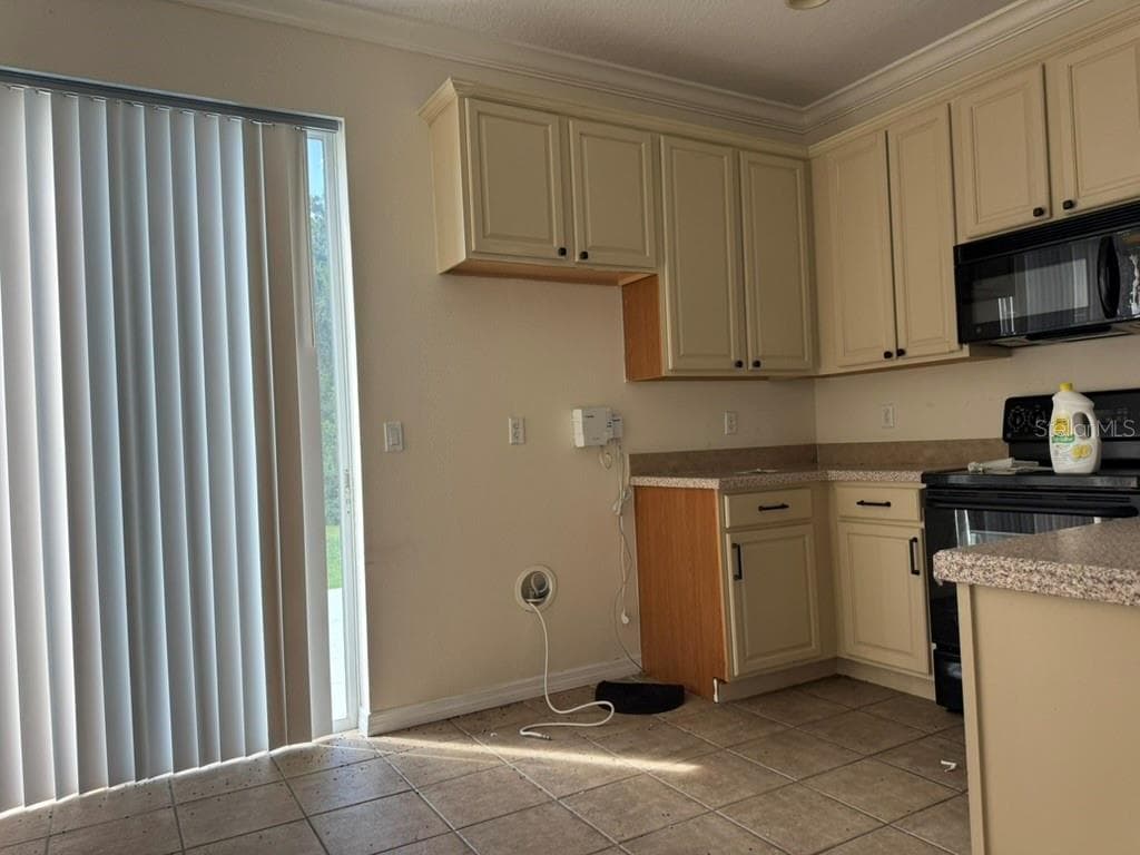 Townhouse at 11537 DECLARATION DR, TAMPA, photo 8 of 24