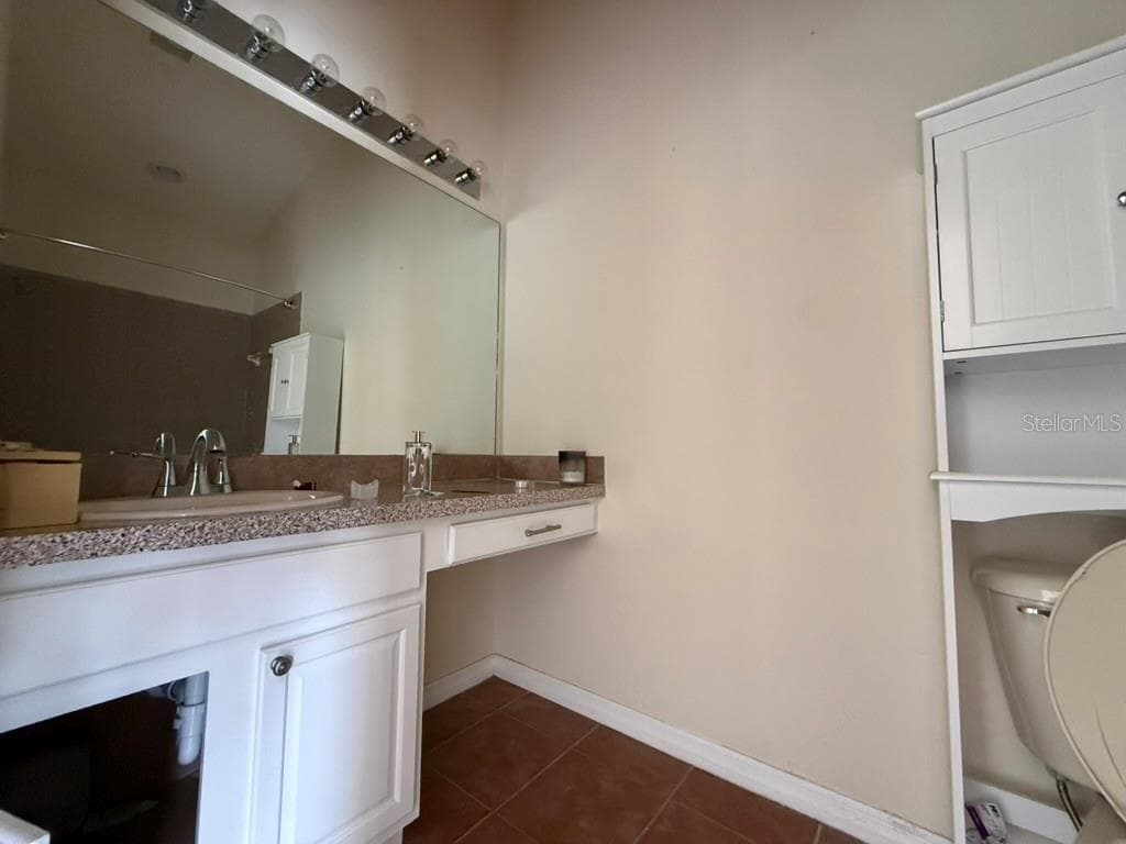 Townhouse at 11537 DECLARATION DR, TAMPA, photo 11 of 24