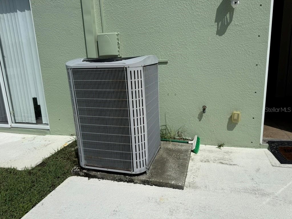 Townhouse at 11537 DECLARATION DR, TAMPA, photo 21 of 24