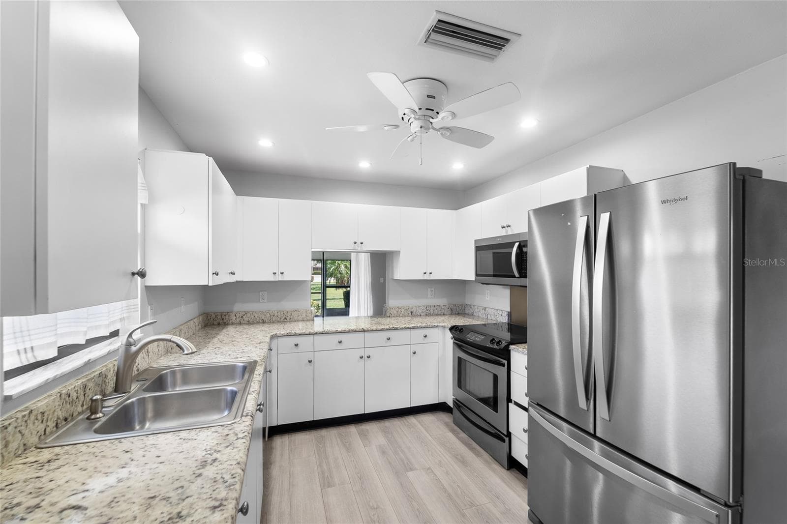 Updated Kitchen - 3766 BALLANTRAE DR #22D, SARASOTA