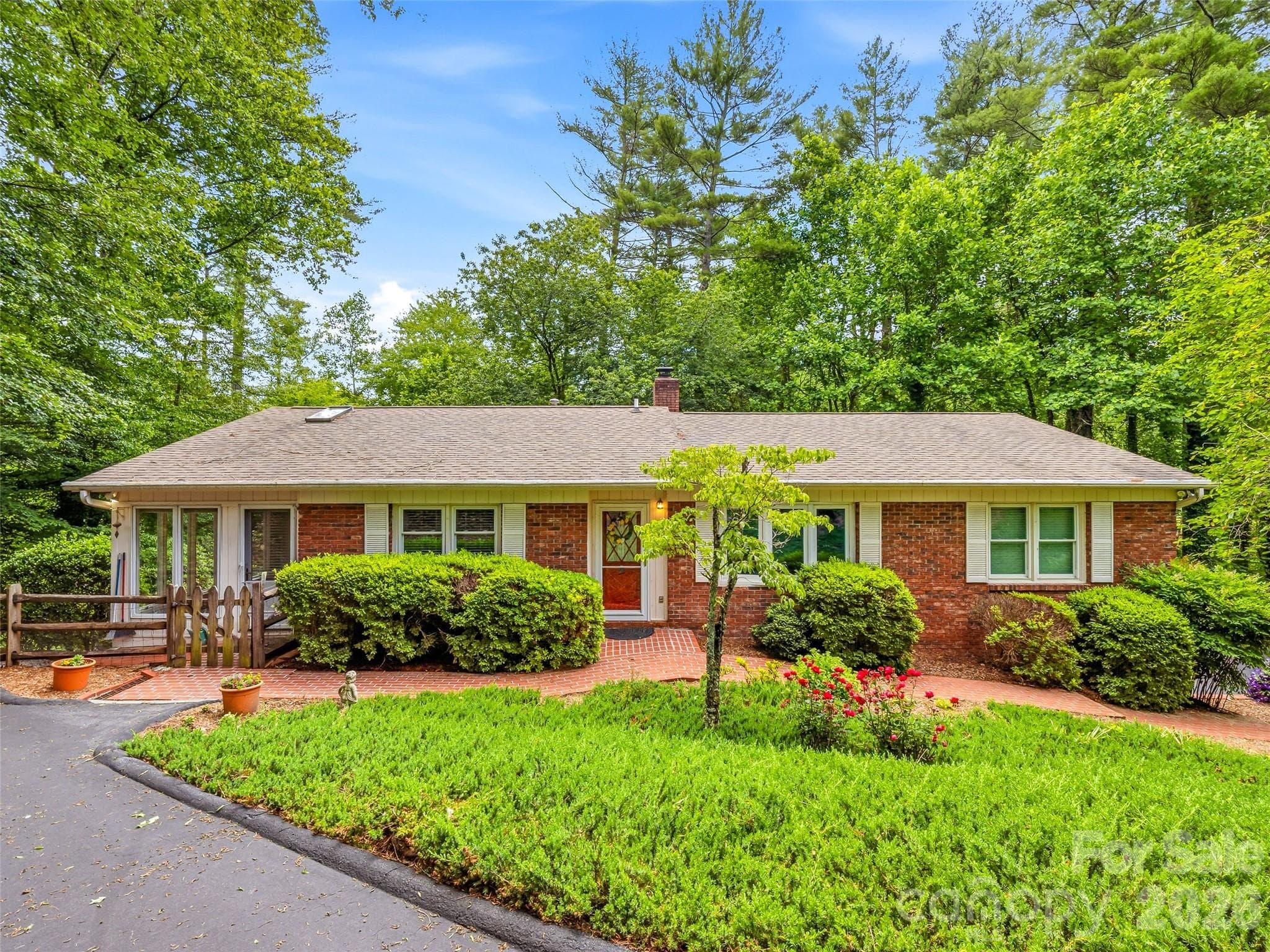 Single Family Residence at 126 Surry Lane, Hendersonville, photo 2 of 38