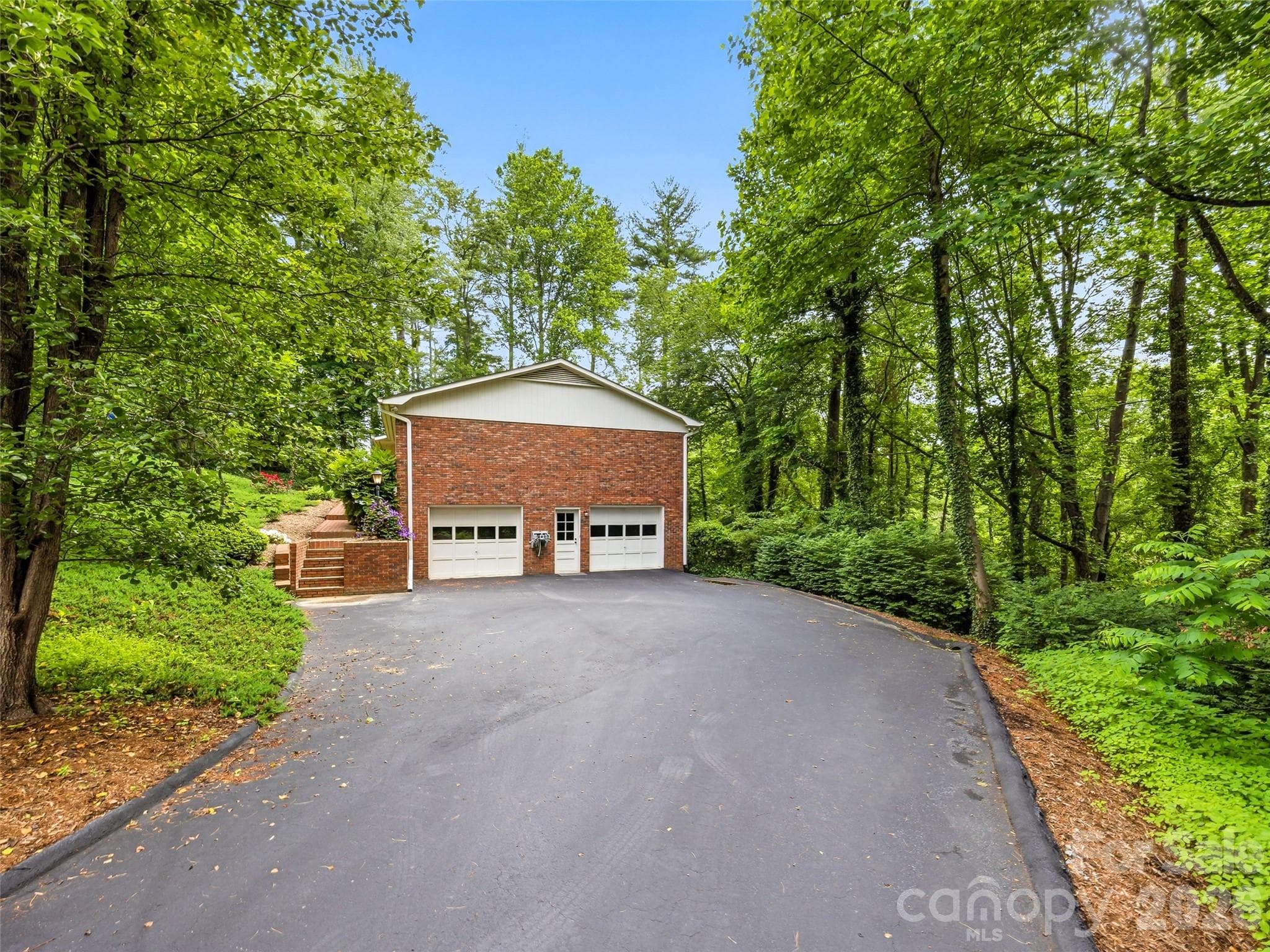 Single Family Residence at 126 Surry Lane, Hendersonville, photo 3 of 38