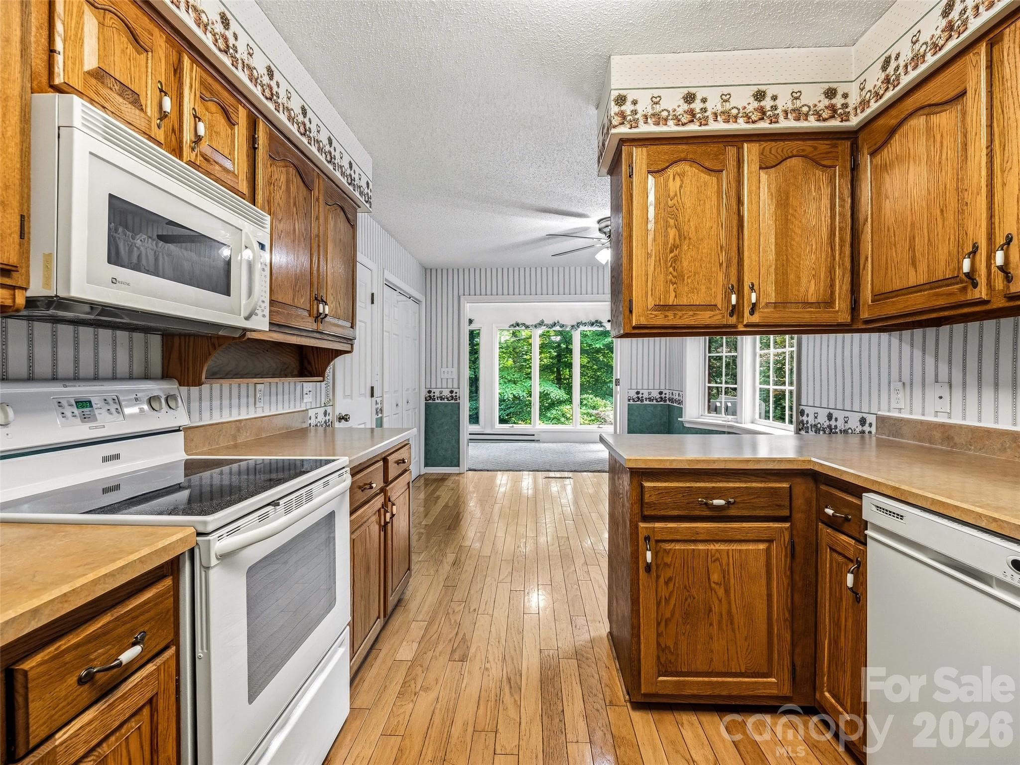 Single Family Residence at 126 Surry Lane, Hendersonville, photo 12 of 38