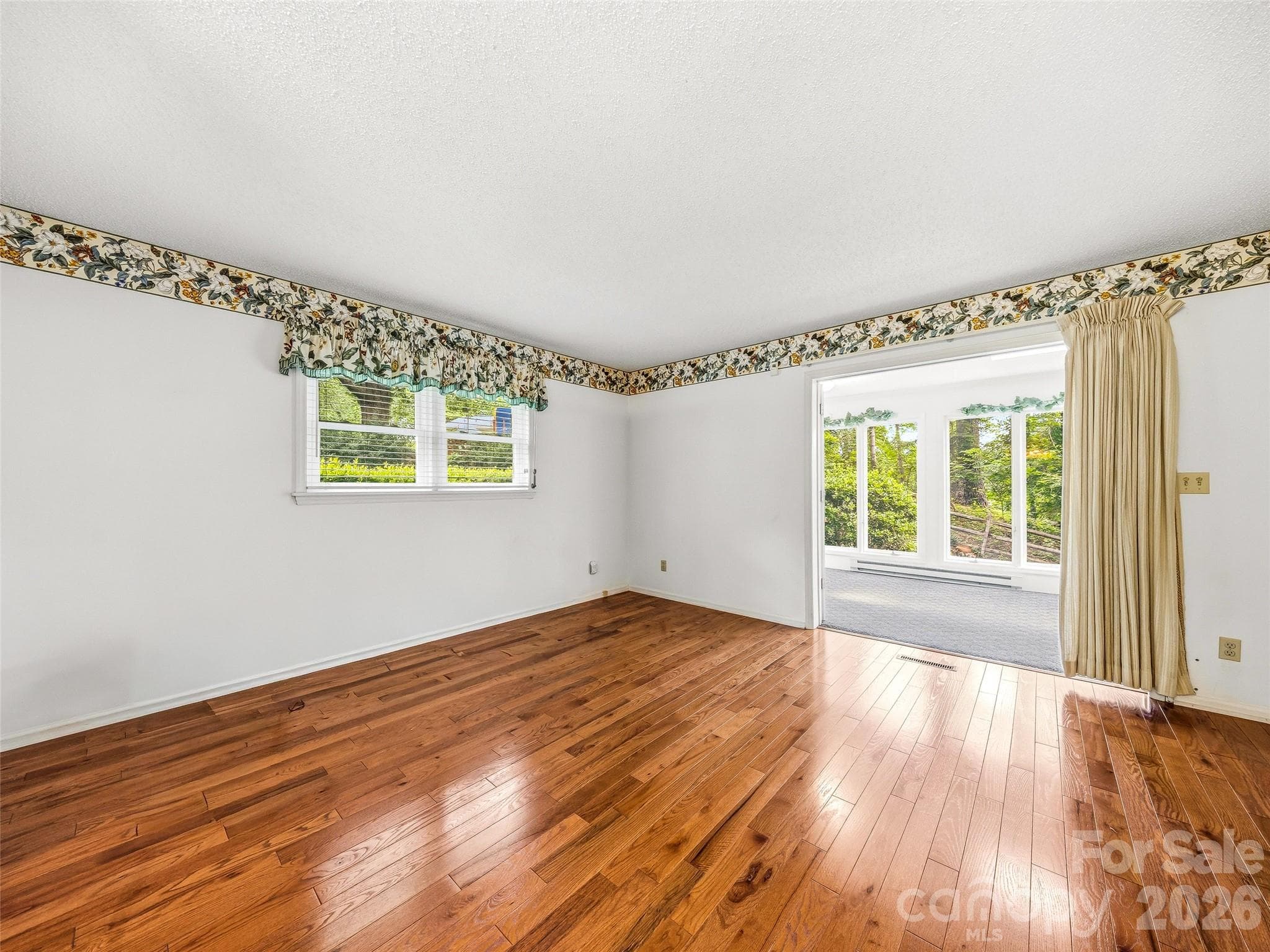 Single Family Residence at 126 Surry Lane, Hendersonville, photo 16 of 38