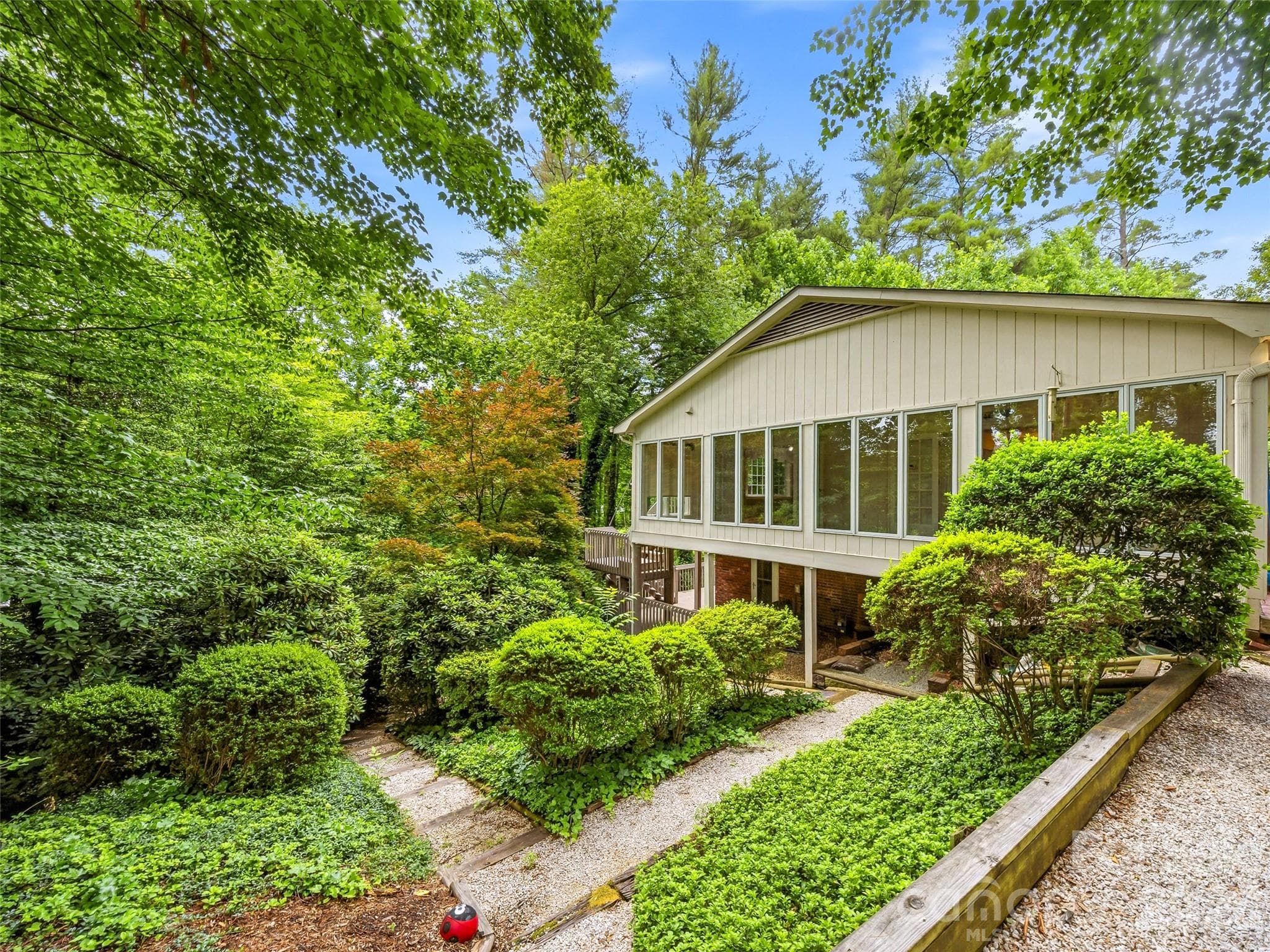 Single Family Residence at 126 Surry Lane, Hendersonville, photo 33 of 38