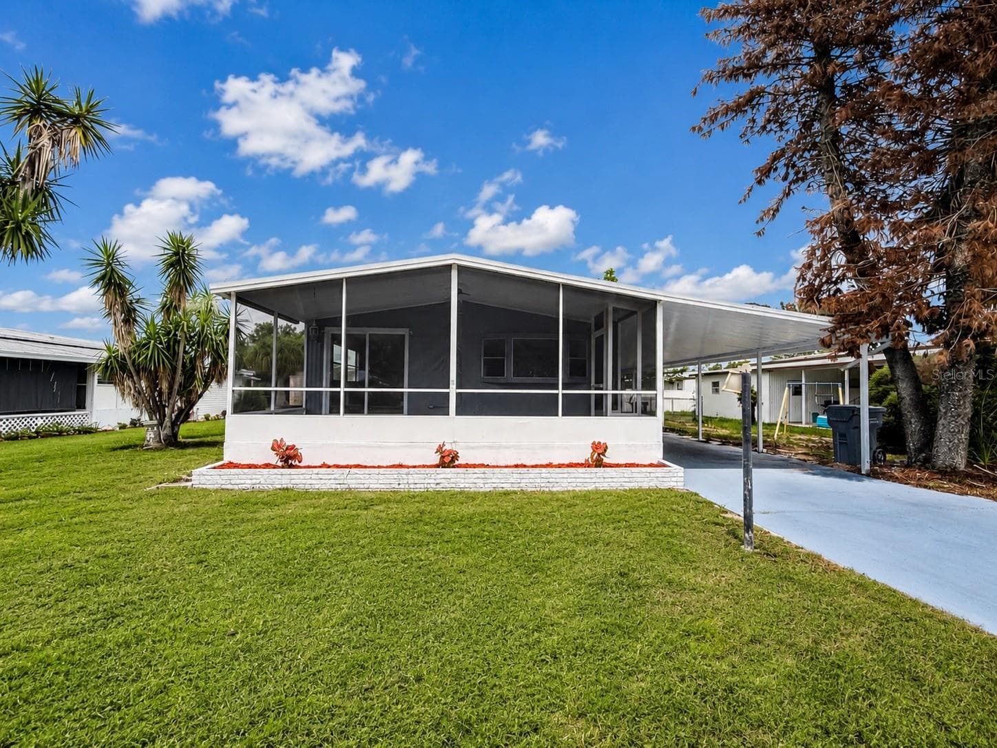 202 CALOOSA LAKE CIR S