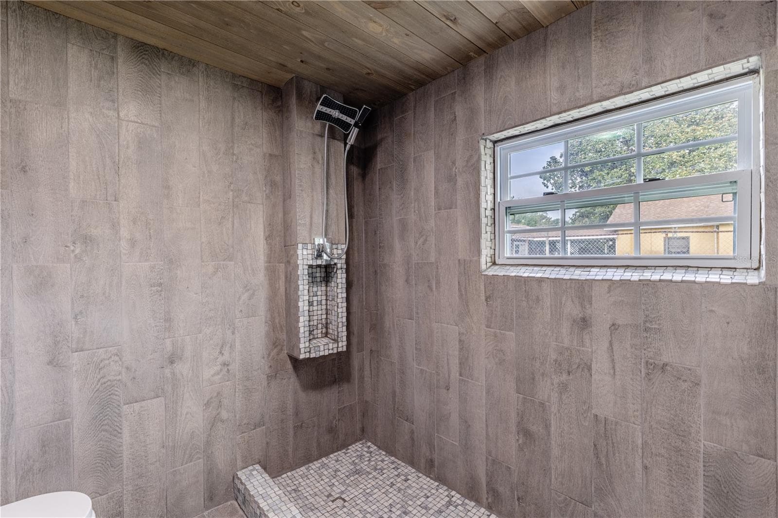 Shower - 7020 SCOTT AVE, MOUNT DORA