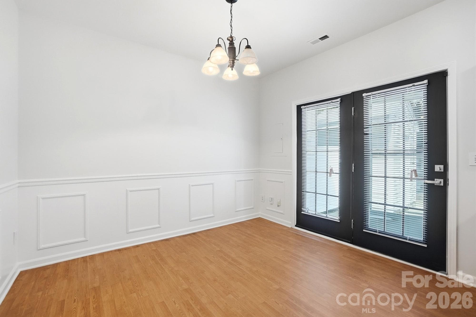 Dining Area - Charlotte