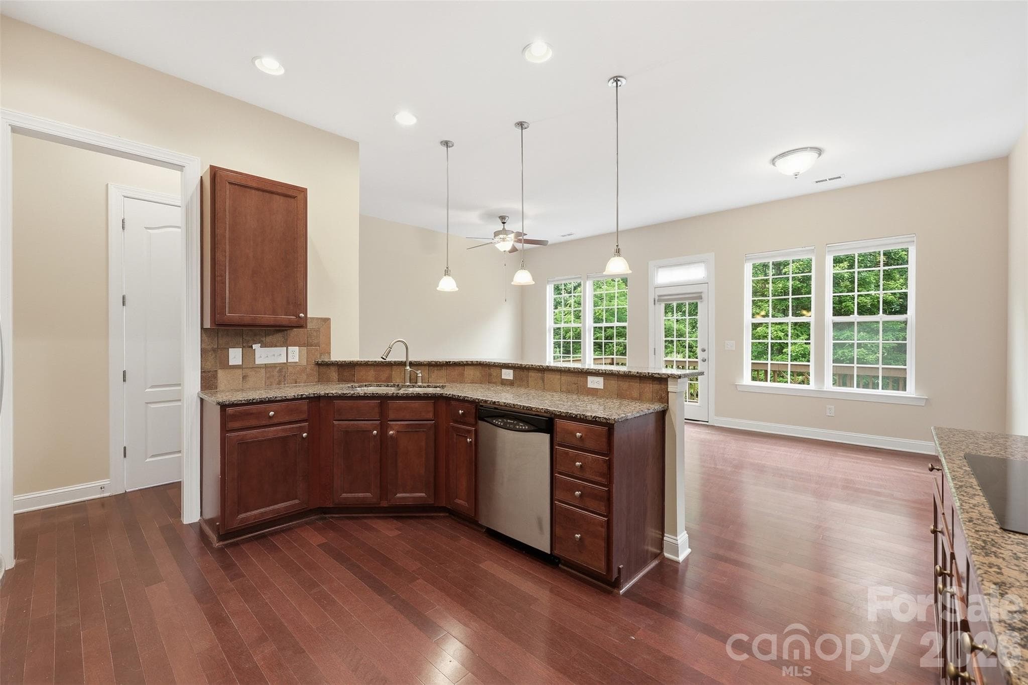 Open kitchen to breakfast nook - 878 Treasure Court, Fort Mill