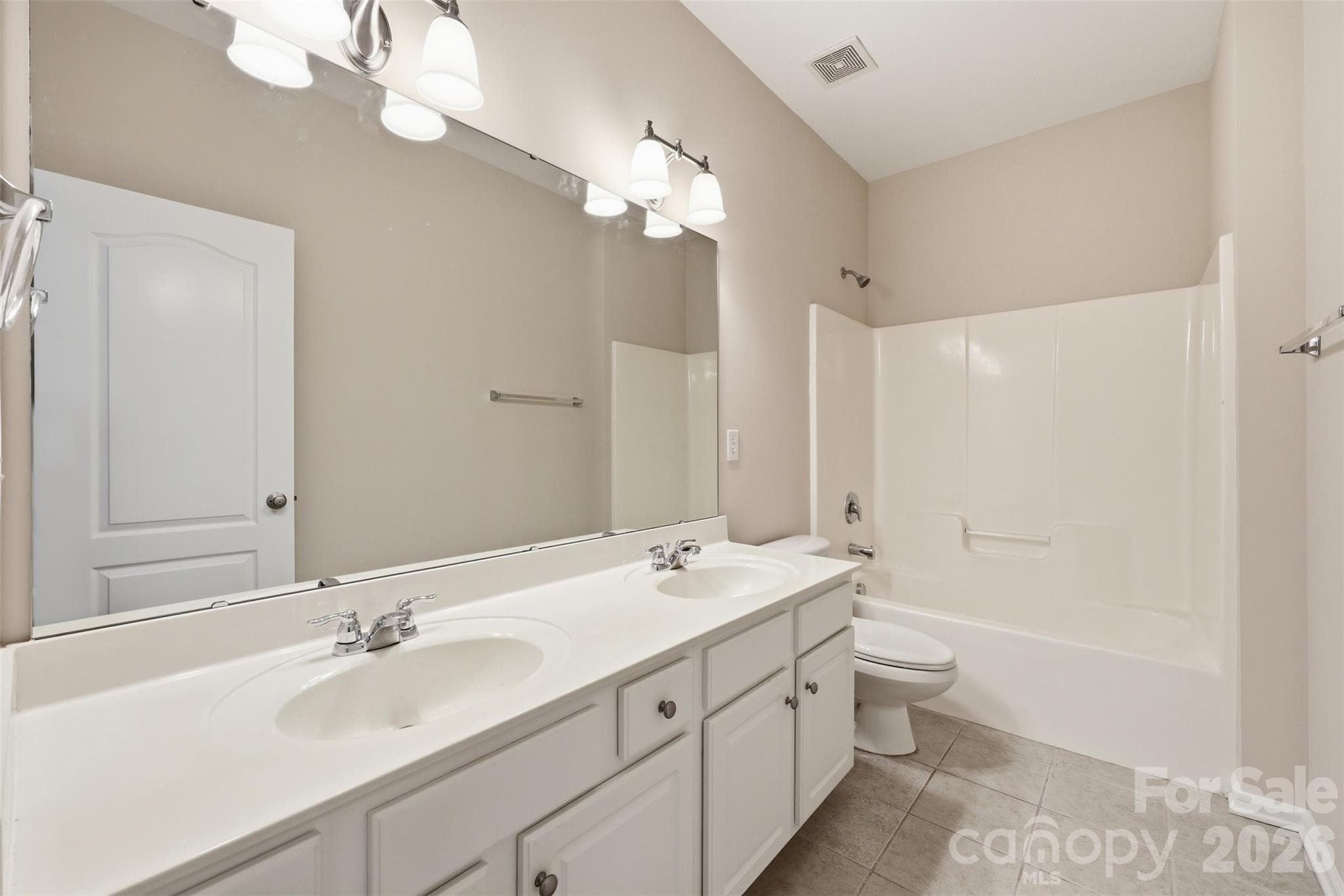guest full bath upper level - 878 Treasure Court, Fort Mill