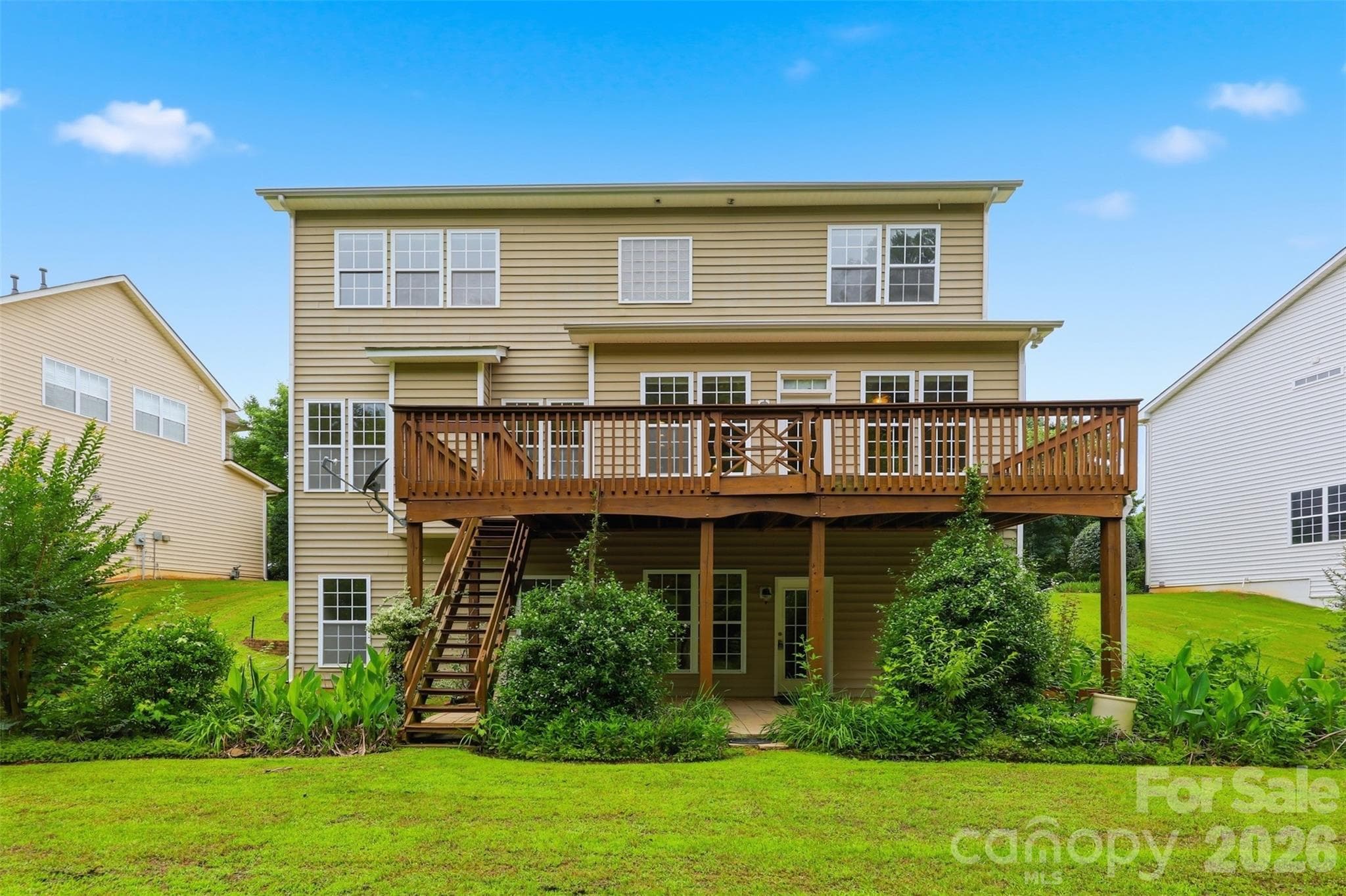 Single Family Residence at 878 Treasure Court, Fort Mill, photo 4 of 48