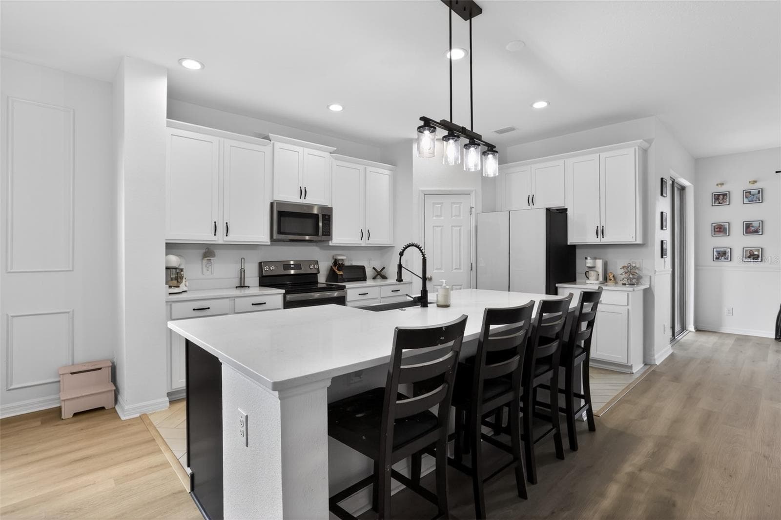 Single Family Residence at 589 JUPITER BEACH RD, GROVELAND, photo 10 of 34