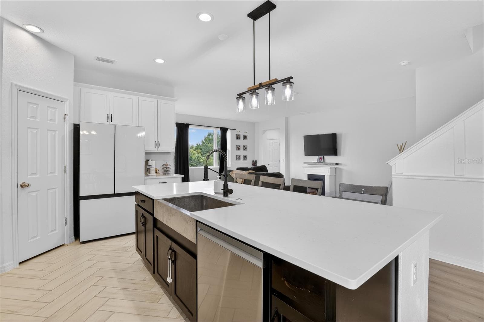 Single Family Residence at 589 JUPITER BEACH RD, GROVELAND, photo 11 of 34