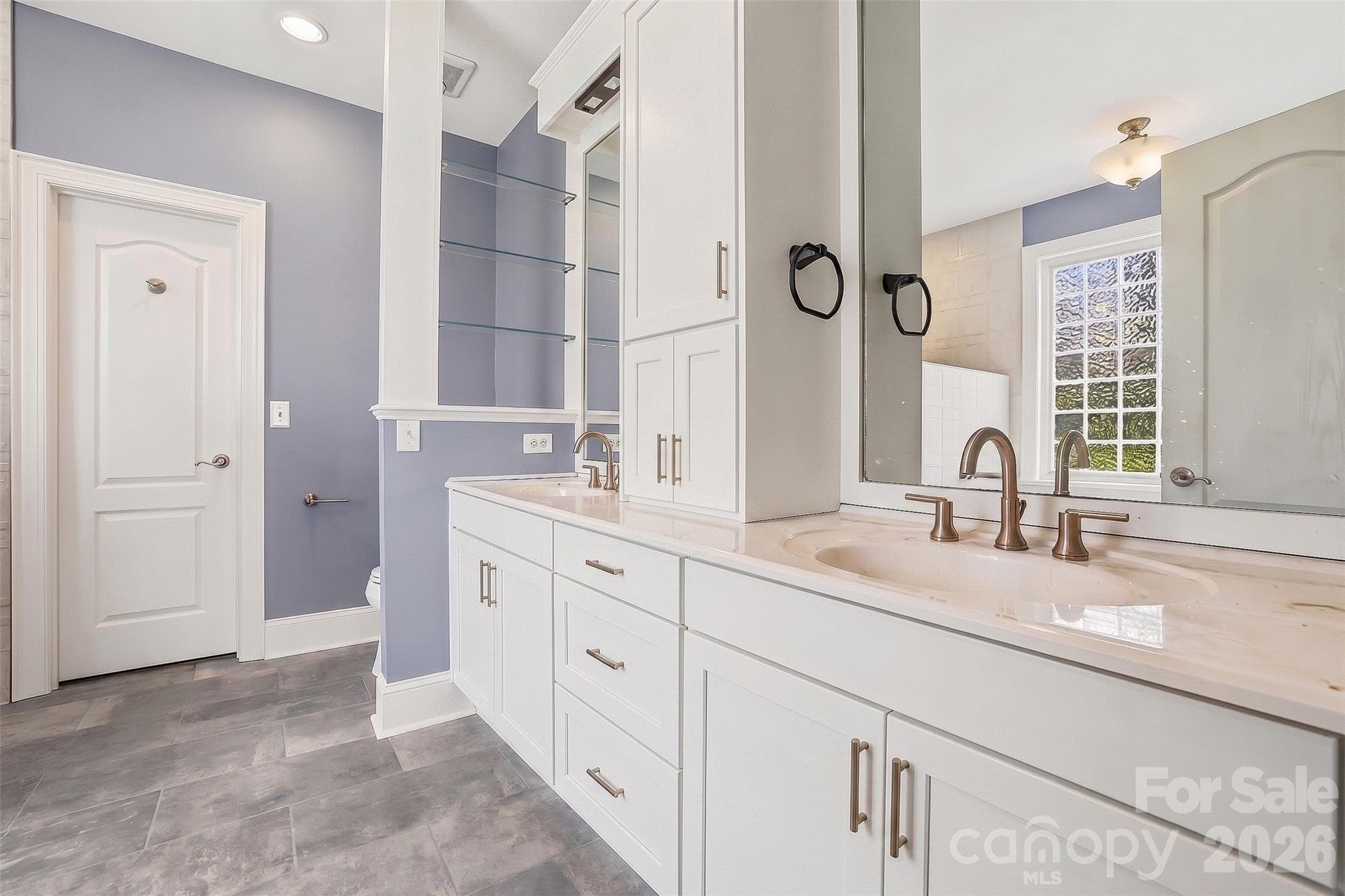 Spacious dual-vanity bath combines style, function, and abundant storage. - 8520 Stock Horse Trail, Windsor