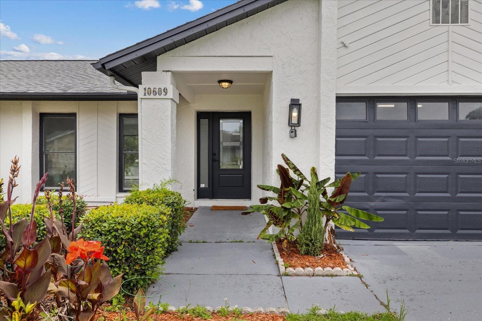 Single Family Residence at 10609 OUT ISLAND DR, TAMPA, photo 2 of 51