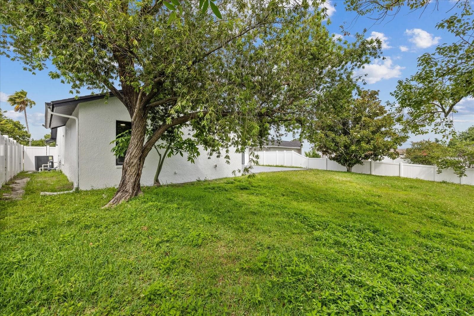 Single Family Residence at 10609 OUT ISLAND DR, TAMPA, photo 40 of 51