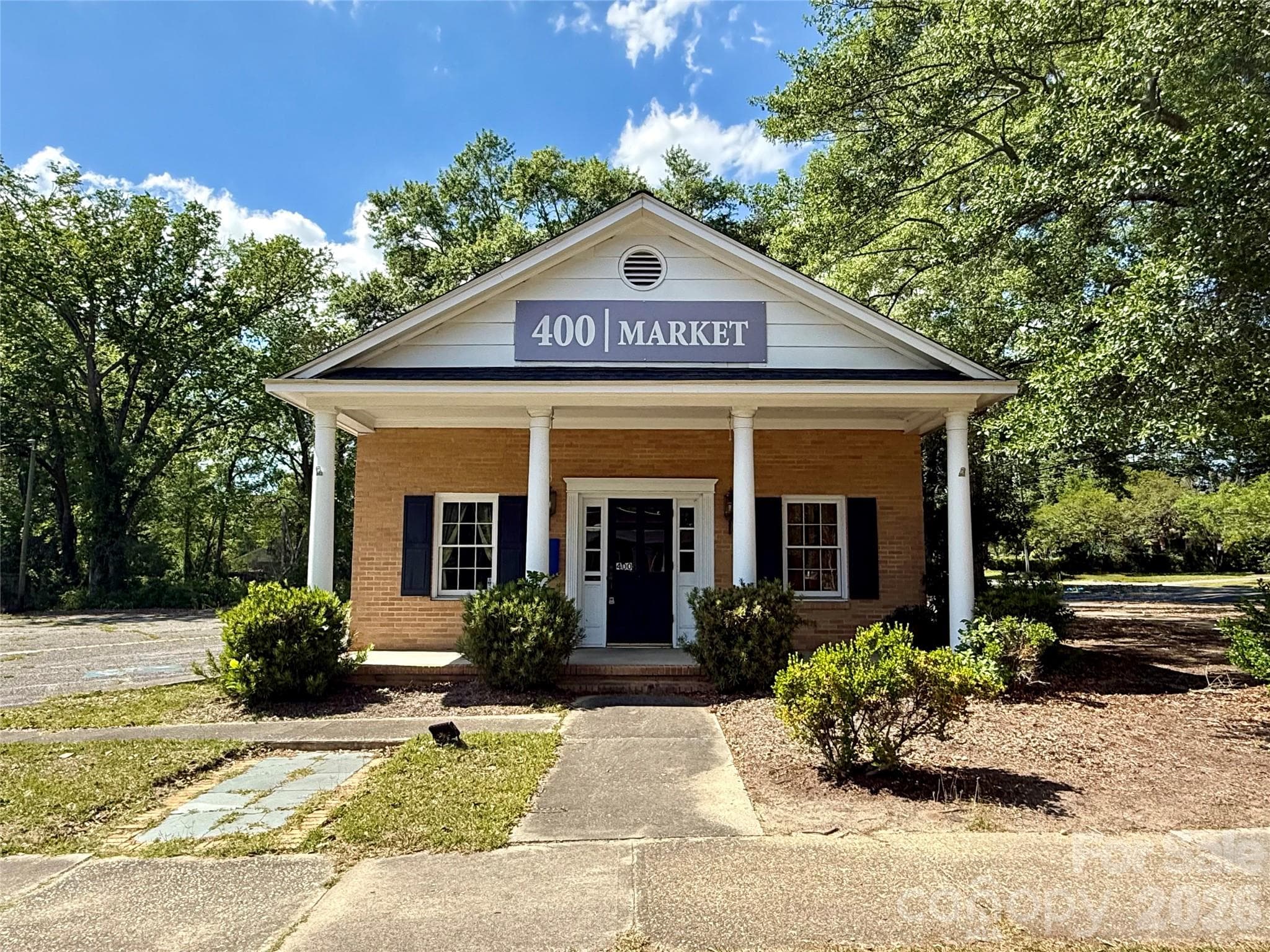 Free Standing Store at Cheraw, photo 2 of 19