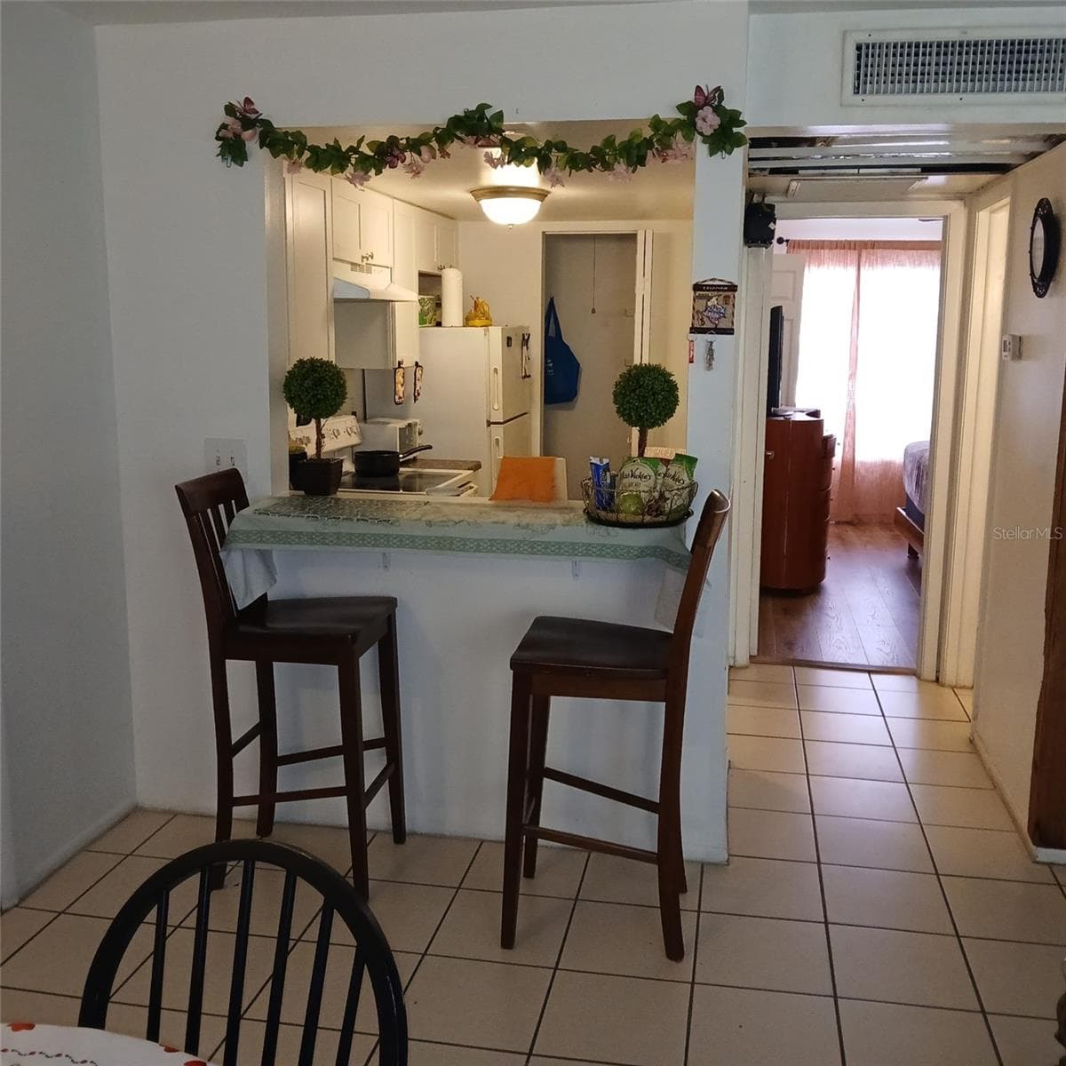 Condominium at 8609 N CHAMPLAIN CT #77, TAMPA, photo 4 of 16