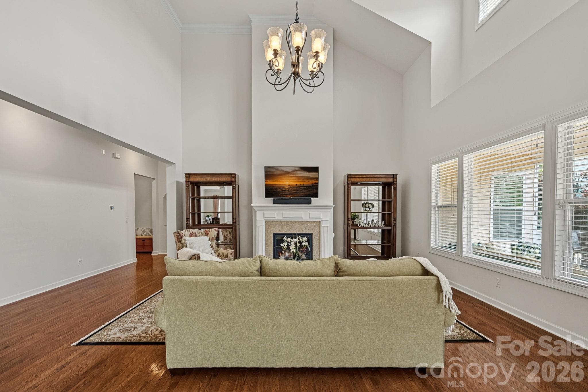 Dramatic GR w/vaulted ceiling - Concord
