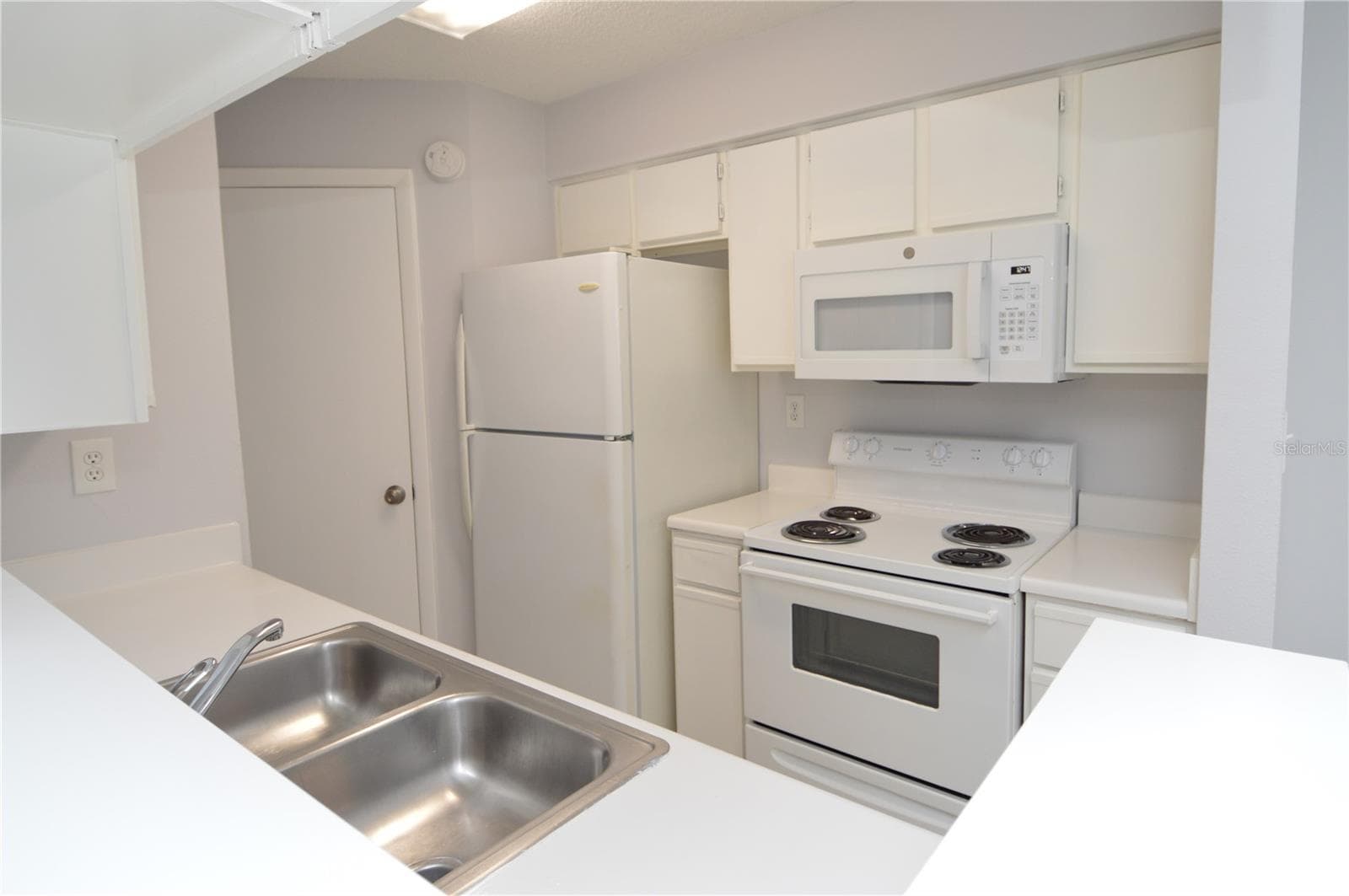 Condominium at 8630 MALLARD RESERVE DR #103, TAMPA, photo 7 of 96