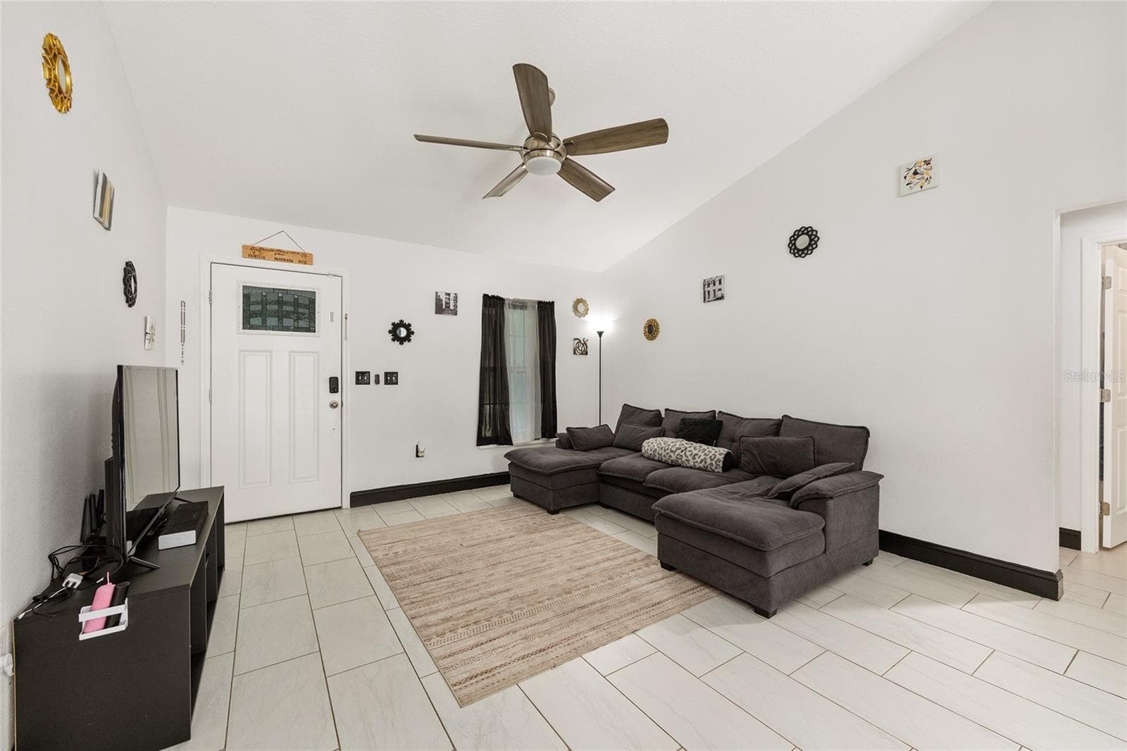 Single Family Residence at 3781 SE 144TH LN, SUMMERFIELD, photo 2 of 18